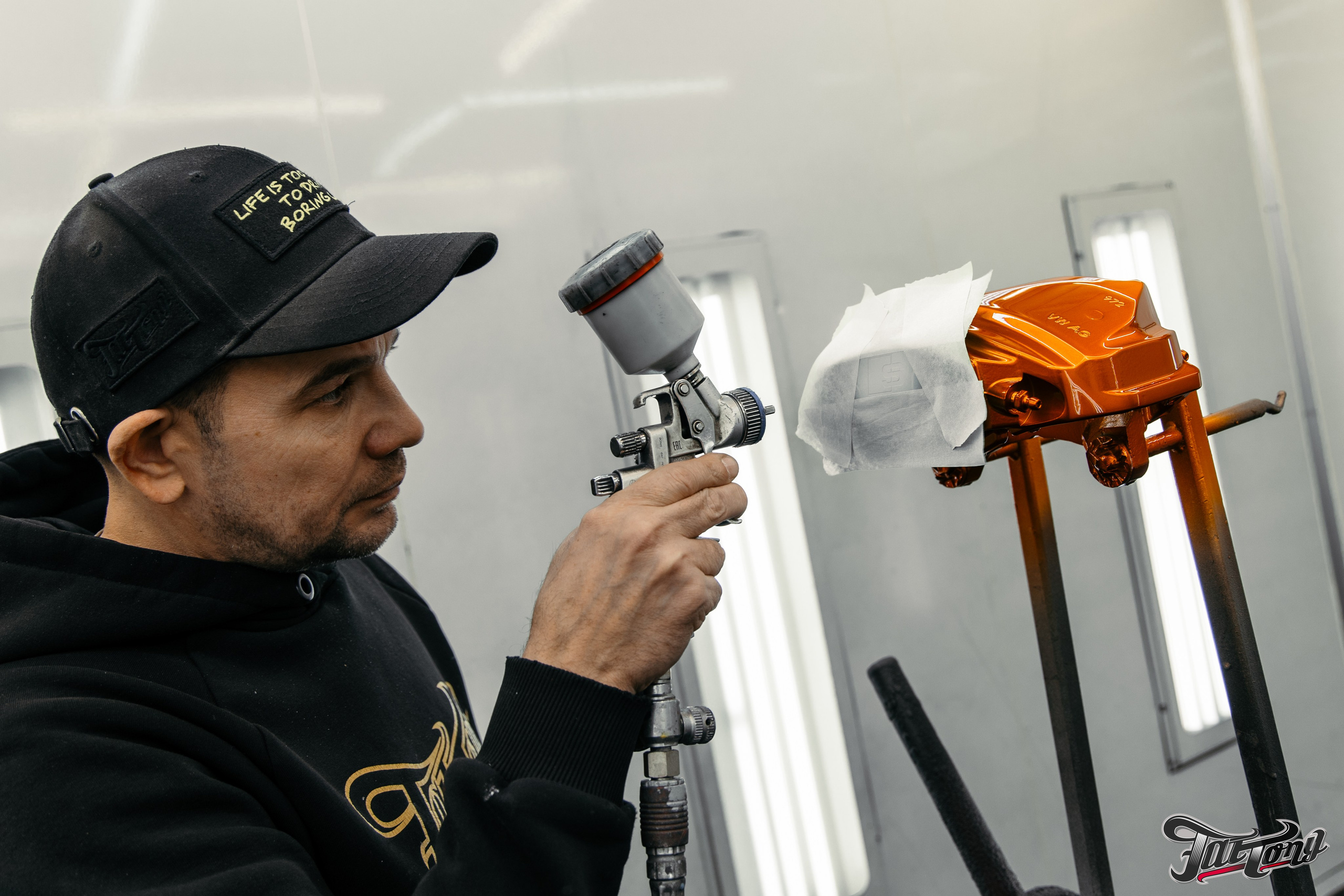 Audi A6 2 раза поменяла цвет, оклейка с проемами в зеленый и преклейка в серый. DeLorein