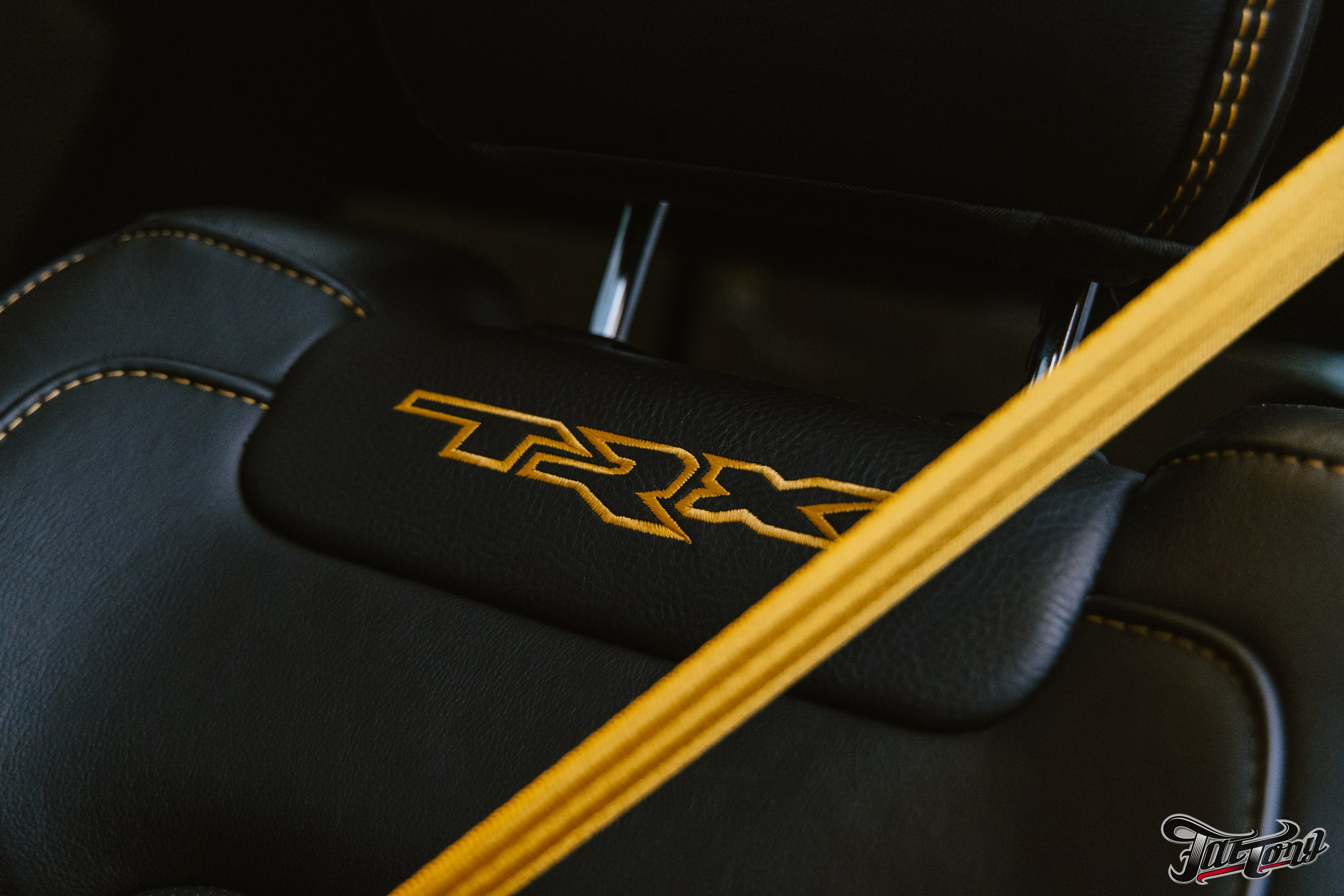 RAM TRX замена ремней безопасности и оклейка в полиуретан. DeLorein