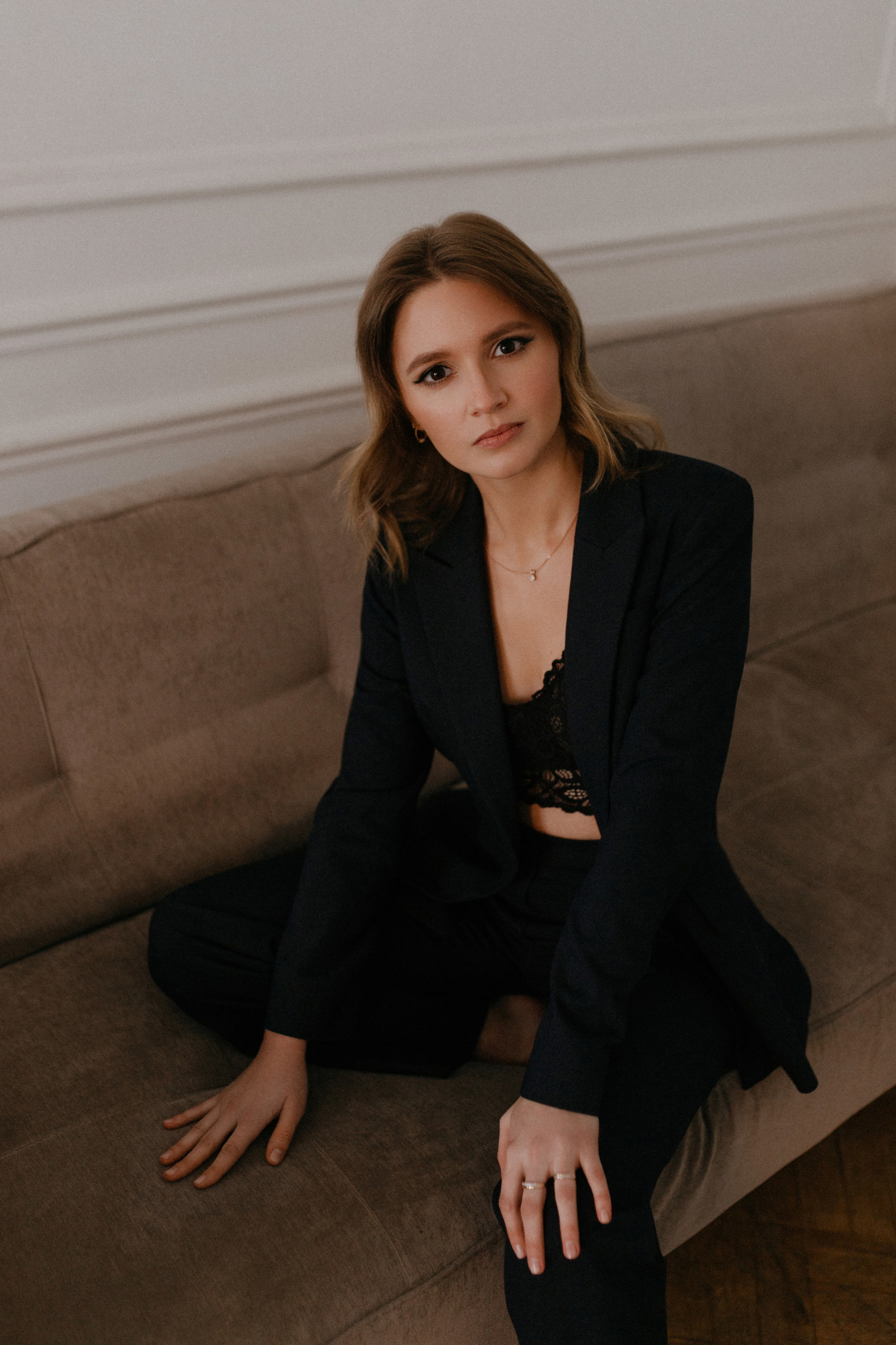 Индивидуальная фотосессия в студии. Сестры Карабаза. Фотографы и ретушеры в Москве и Санкт-Петербурге