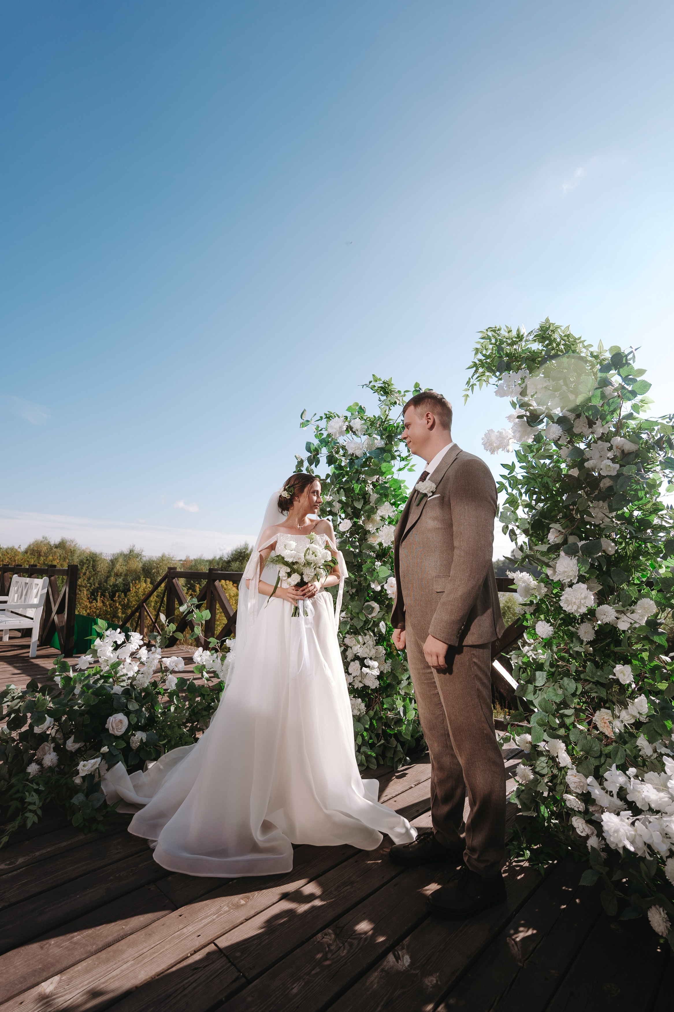 БАНКЕТНЫЙ ЗАЛ ТОРТУГА, ВЕДУЩИЙ АНДРЕЙ ОГНЕВ