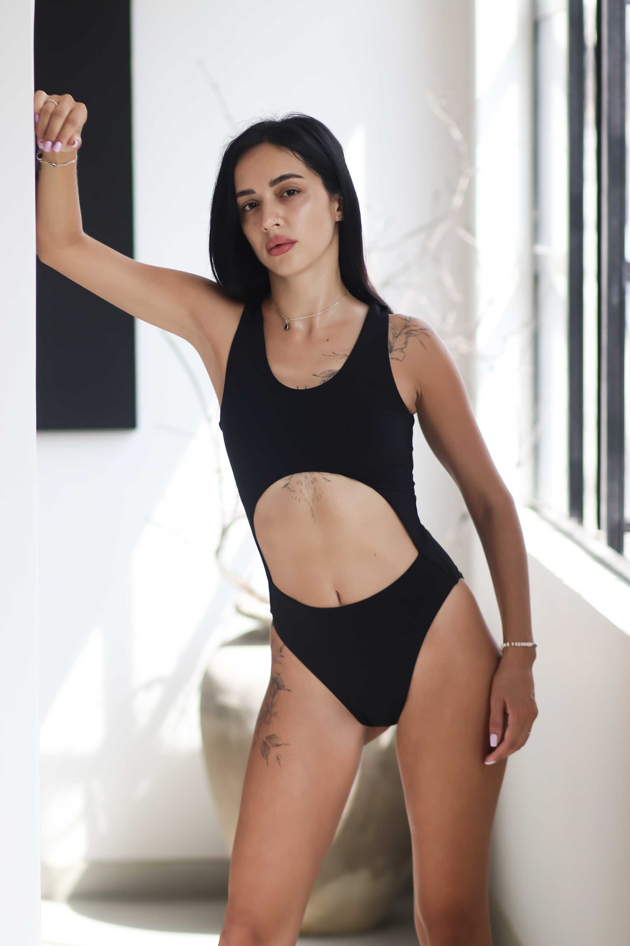 Коллекция купальников бикини. Фотограф на Шри-Ланке