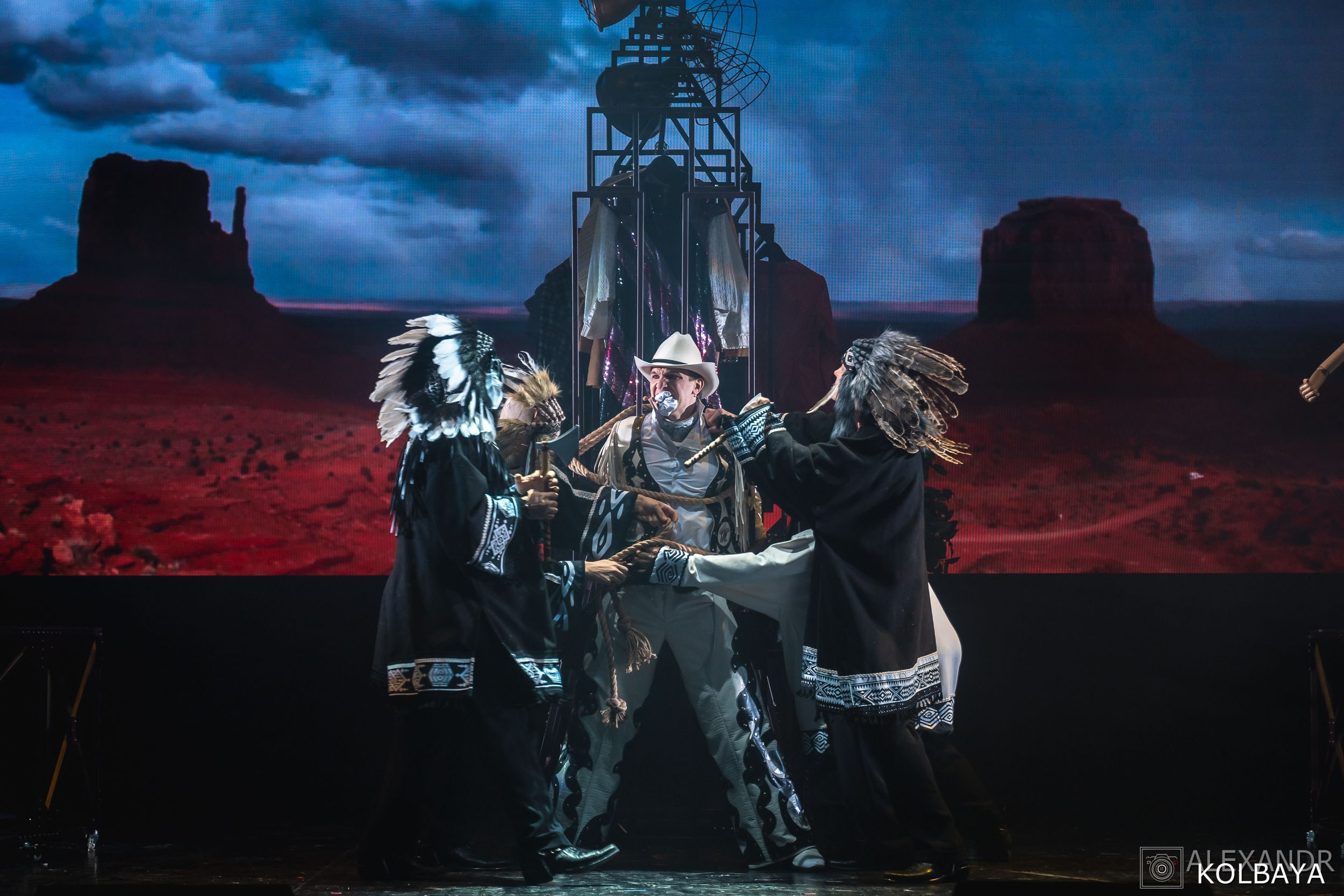 Фотографии со спектакля «Привет, я тетя Чарли». Концертный и театральный репортажный фотограф в Москве Александр Колбая