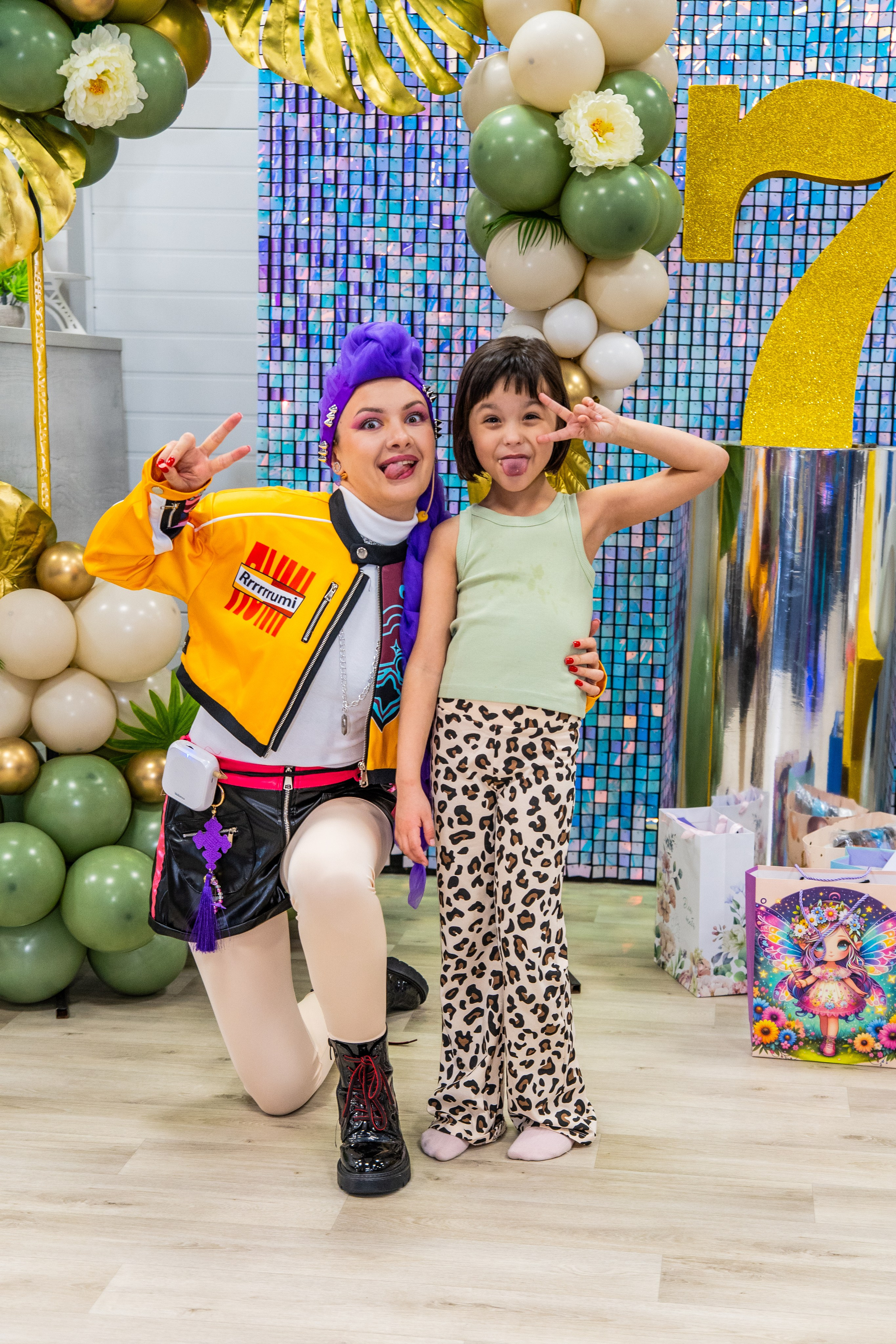 День Рождения Аленочки в Ниндзя Кидс в гости к ней пришла Супер Звезда Руми. Я Ольга Казанцева, фотографирую снимаю ваши киноистории и печатаю фото и цифровые портреты на холсте