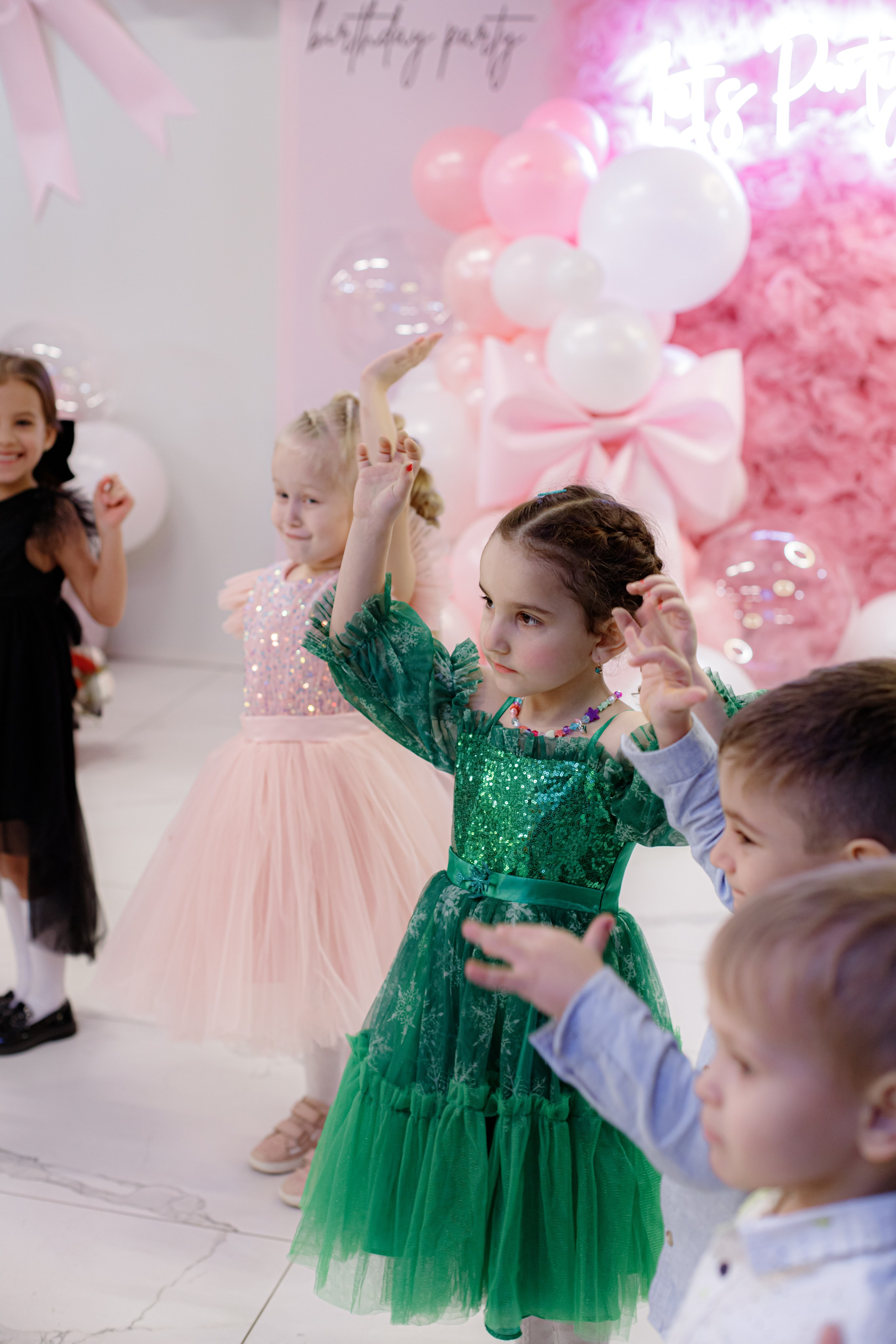 ASIA'S BIRTHDAY PARTY. Photokarish