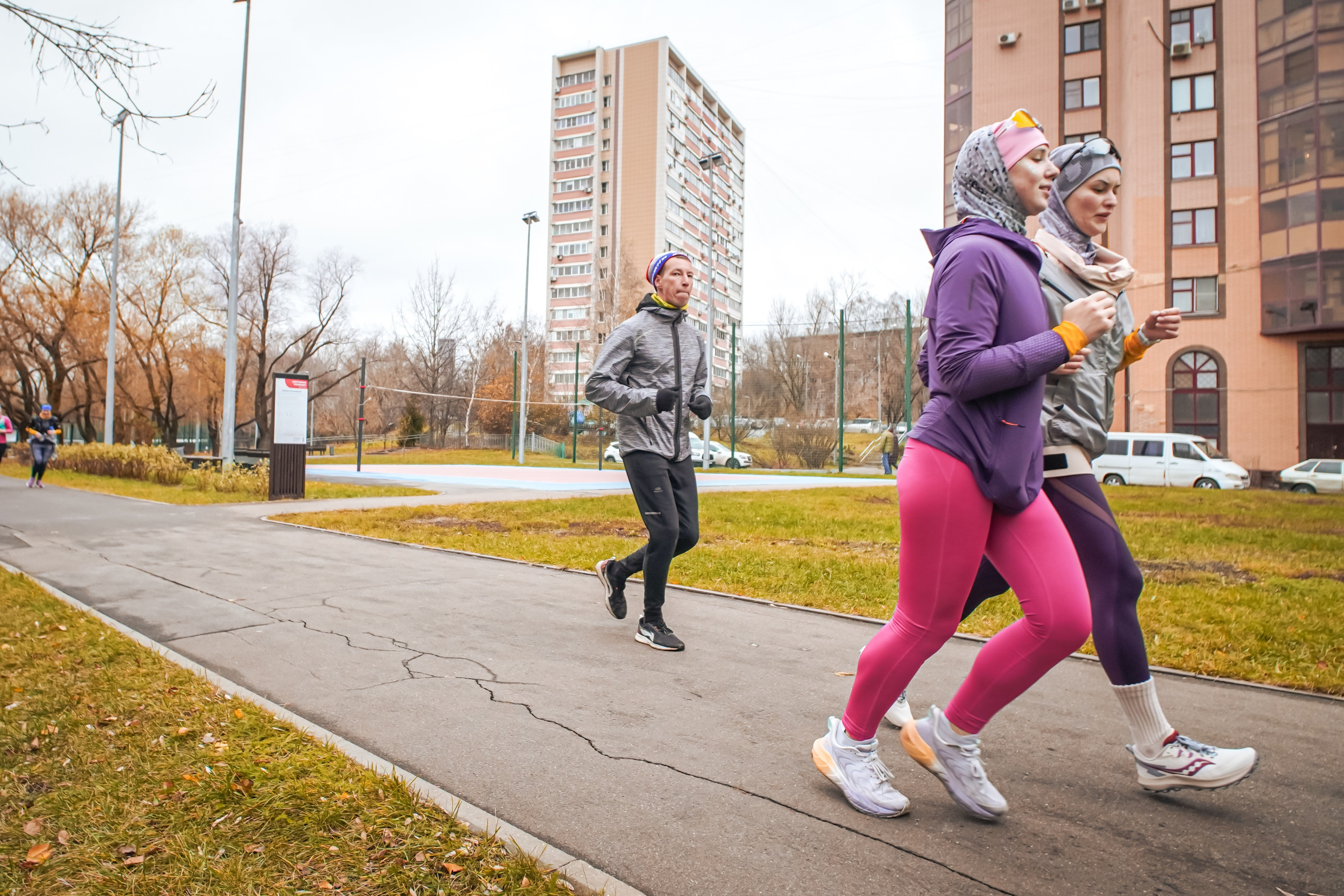 #марафонудома #яuzarun 2024 2-я петля, группа 6:30. Роман Капилюшов. Бег. Фото. Видео. г. Люберцы