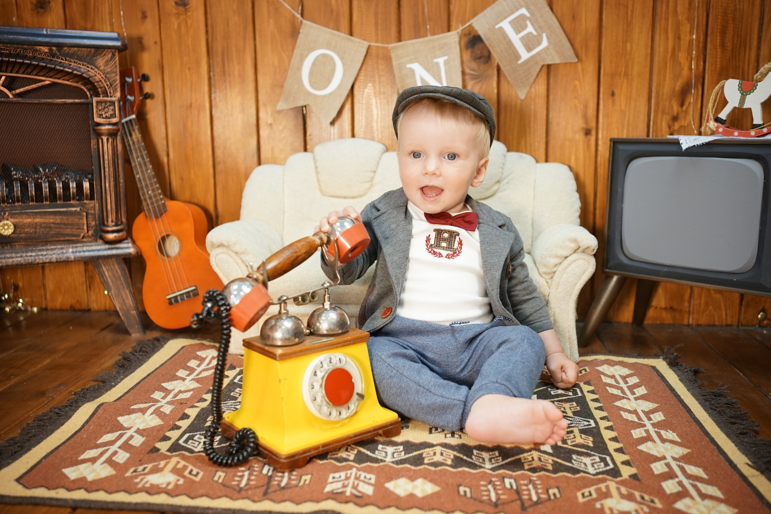 Деревянный Подиум. Детская Фотостудия ГОДОВАСИКИ в Санкт-Петербурге фотосесия на годик