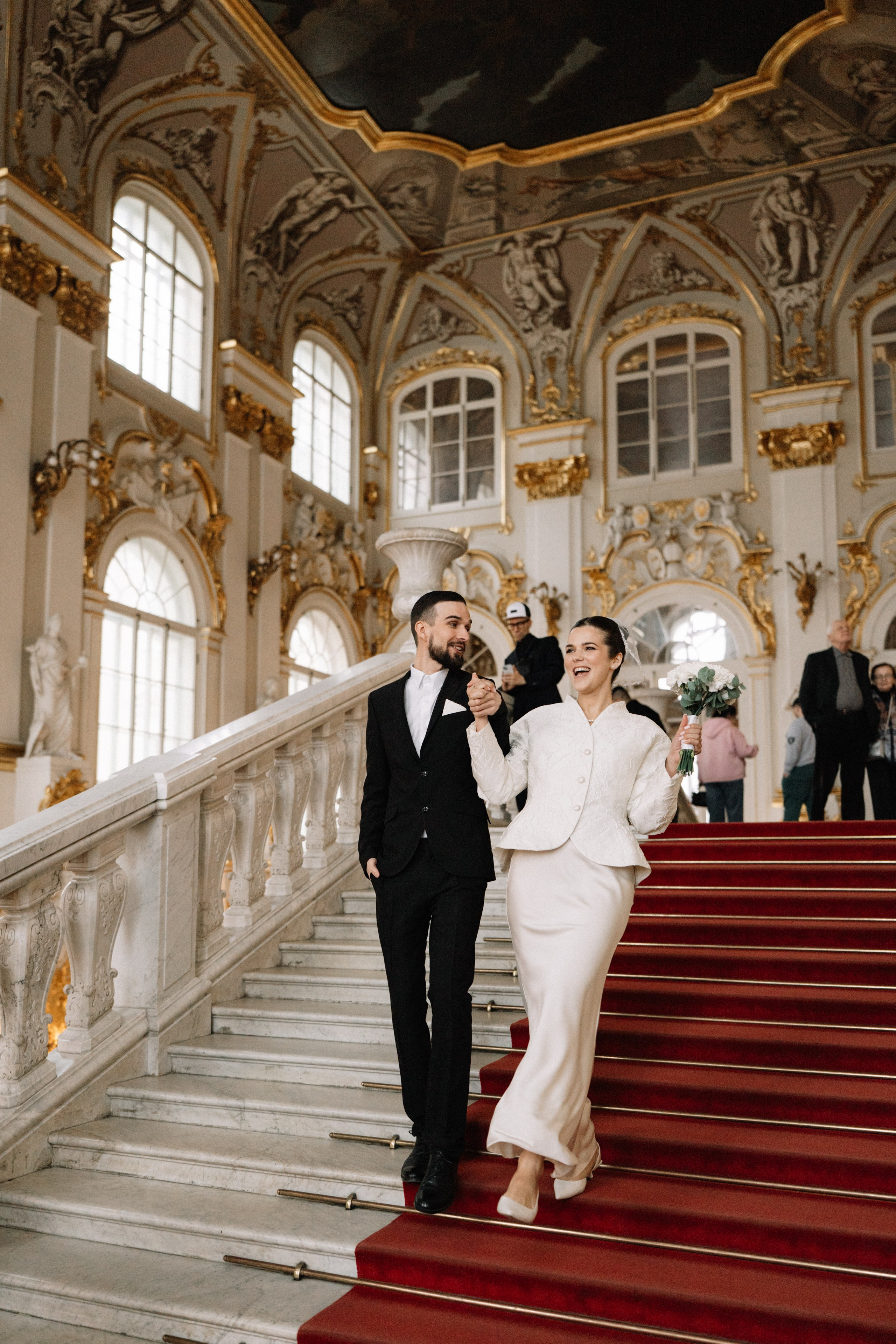 Свадебная фотосессия в Апреле в Петербурге. Свадебный фотограф Александр Невский в Санкт-Петербурге