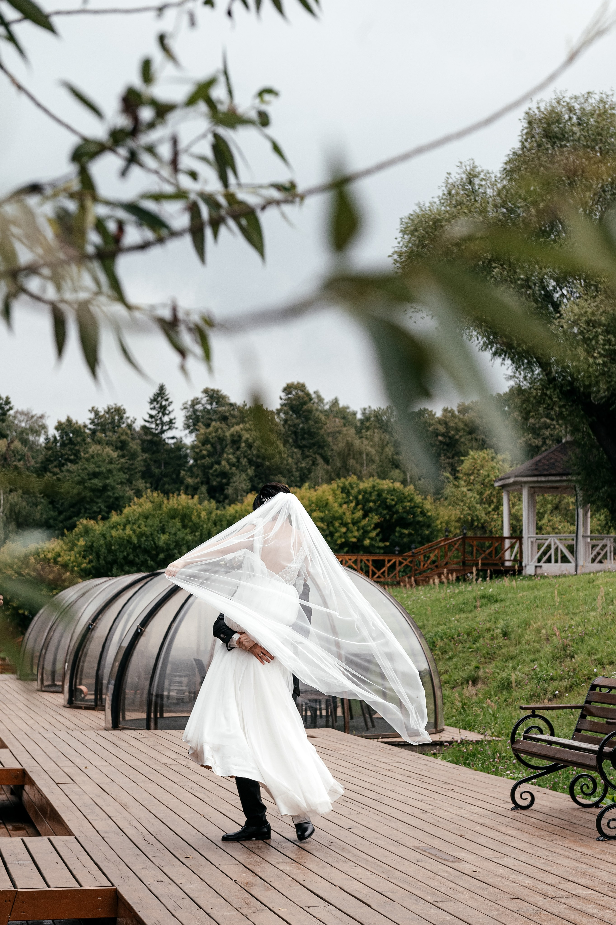 Свадьба с венчанием в Щелково. Прогулка в Гребнево, ресторан Кинза, отель Премиум. Свадебный и семейный фотограф Виктория Носачёва. Щелково, Москва и МО