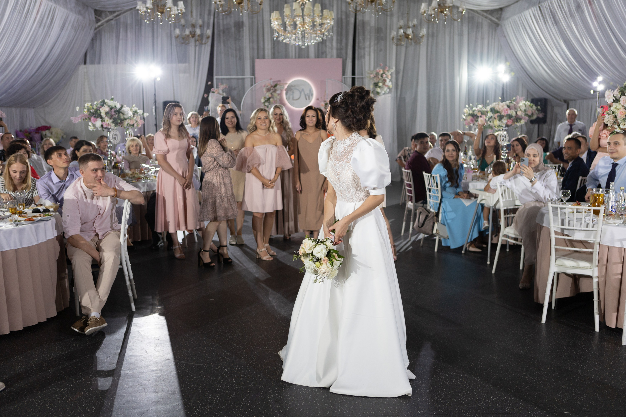 Свадебный фотограф Уфа — Руслан ГабдлисламовЖивые эмоции, красивые кадры, воспоминания на всю жизнь.Работаю по всей Республике Башкортоста. Свадебный фотограф Уфа Руслан Габдлисламов