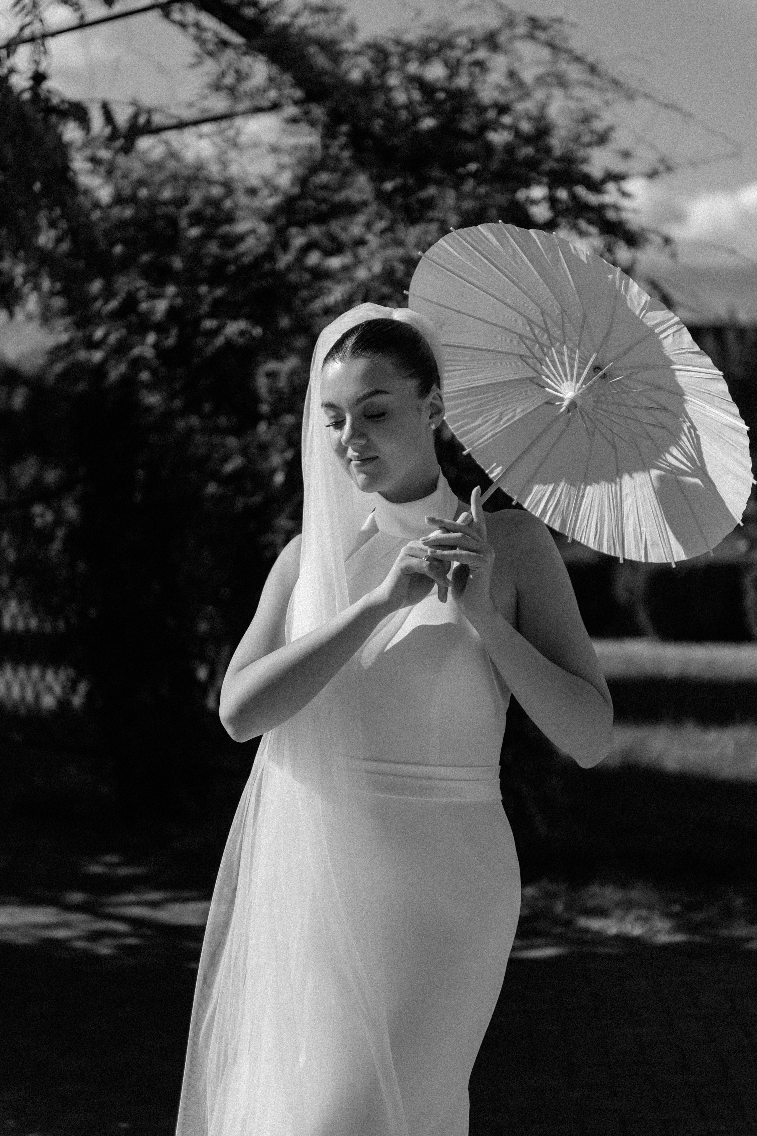 Wedding day in VERSAL PARK. Wedding PHOTOGRAPHER Andrew Vnukov