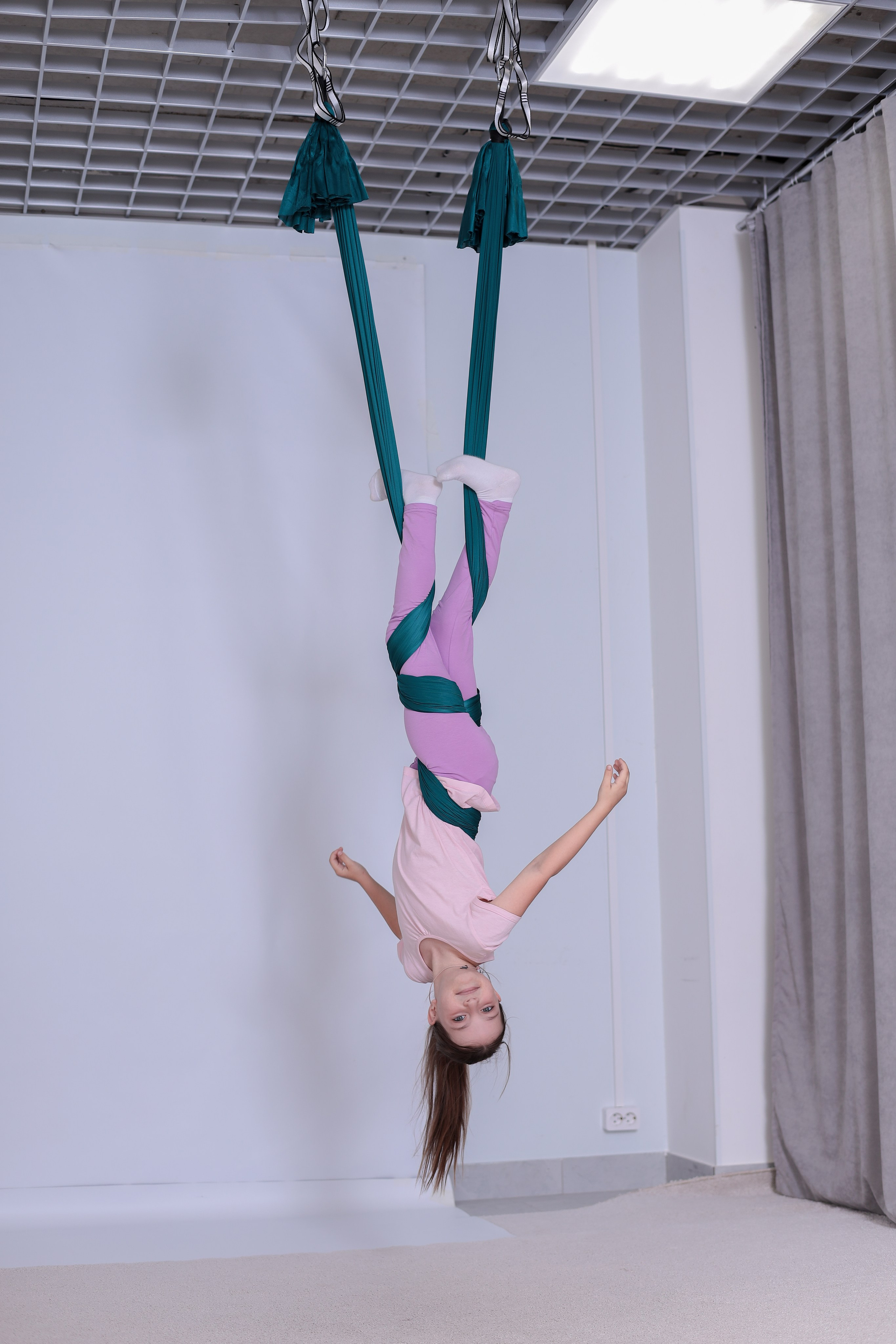 Детская аэройога. Фотограф Надршина Лилия