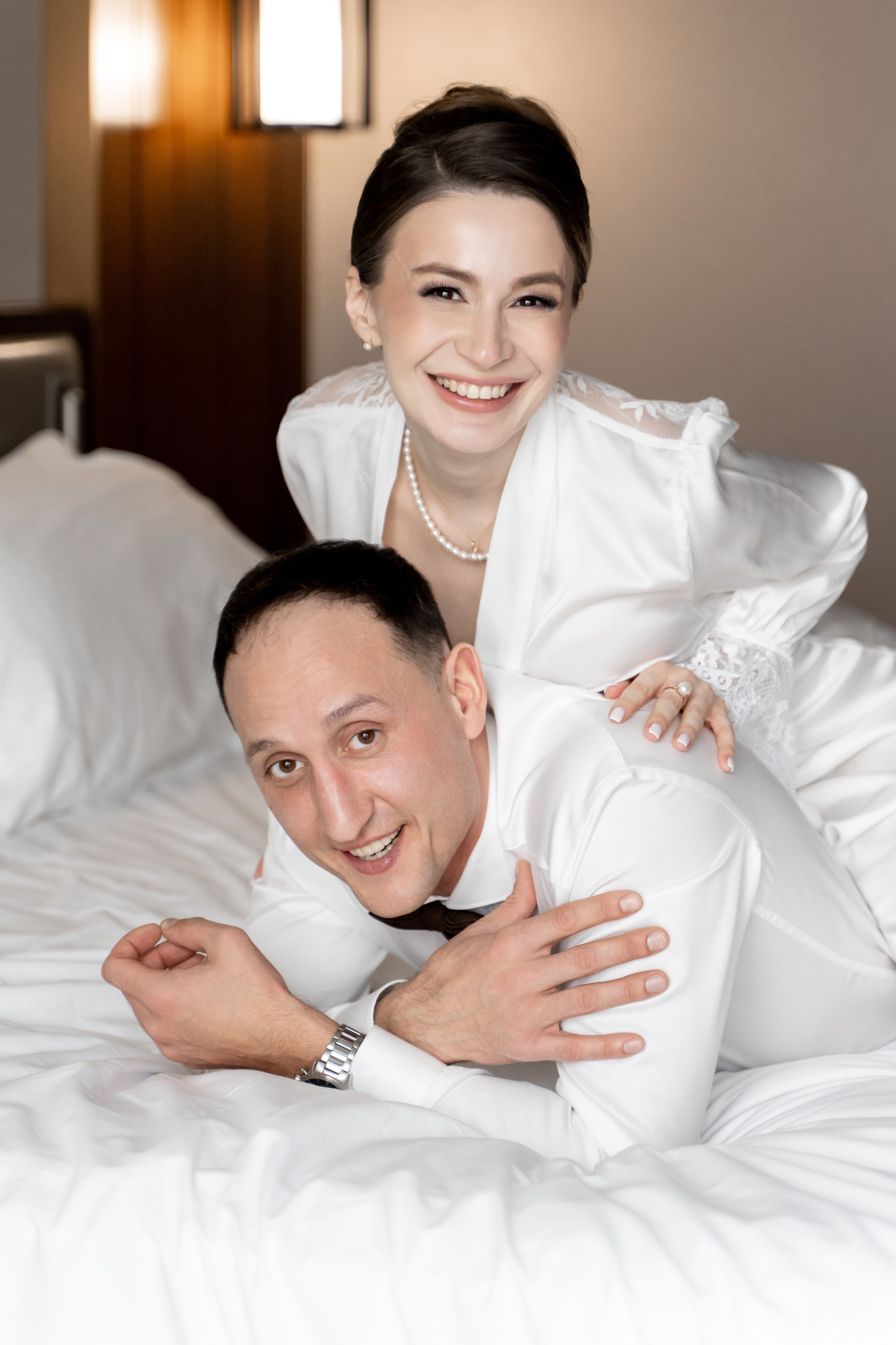 Свадебный фотограф в Москве. Свадебный фотограф Видное, Бутово, Домодедово, Щербинка, Царицыно. Свадебная фотосессия и сборы невесты в отеле Soluxe. Регистрация брака во дворце бракосочетания ВДНХ. Свадьба на ВДНХ. Свадебная фотосессия с ретро автомобилем Чайка. 