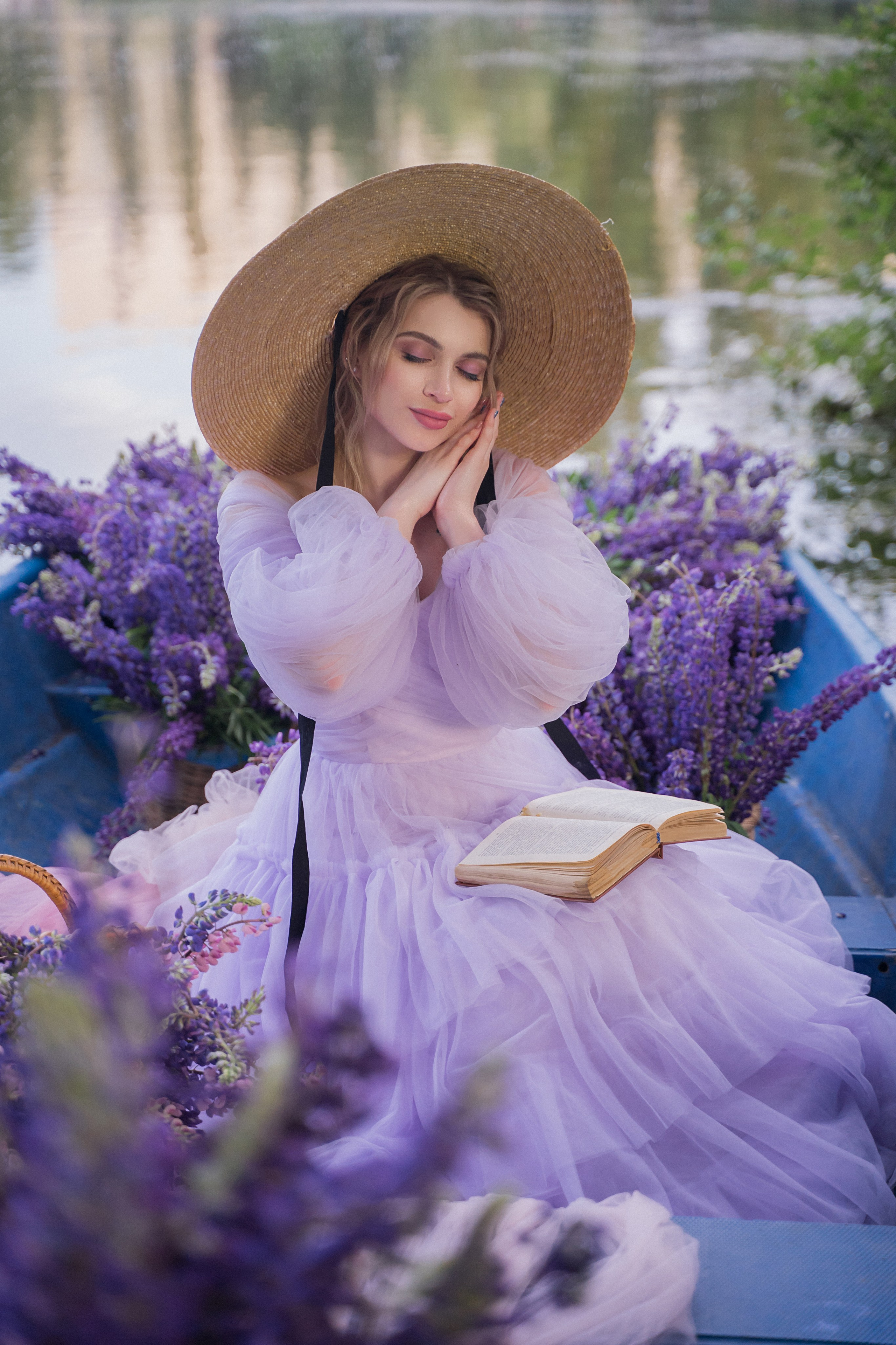 Цветочная лодка. Фотограф в Санкт-Петербурге