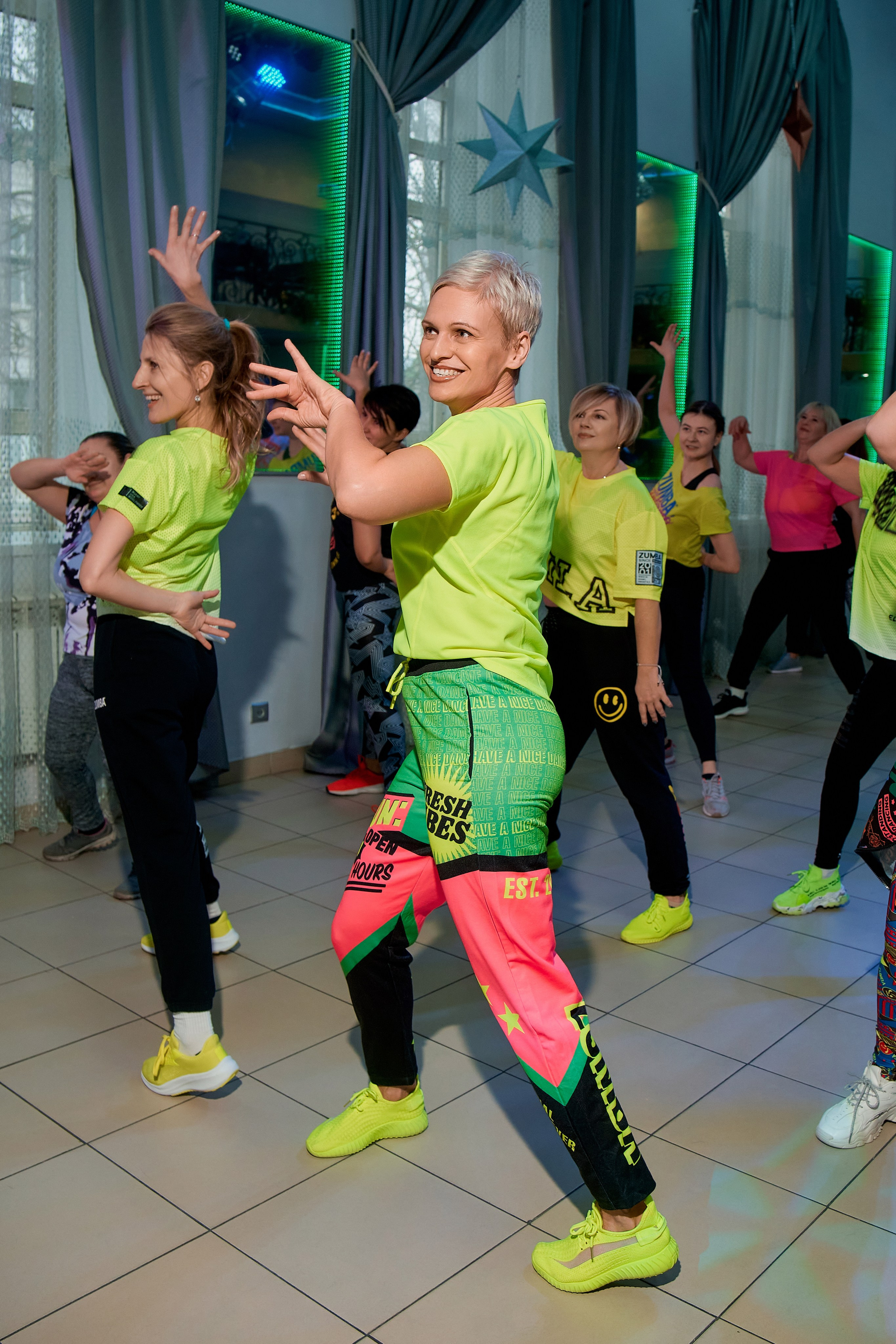 Благотворительная тренировка ЗУМБА. Арт-кафе «Чайка». Фотограф Таганрог Анна Трайжон