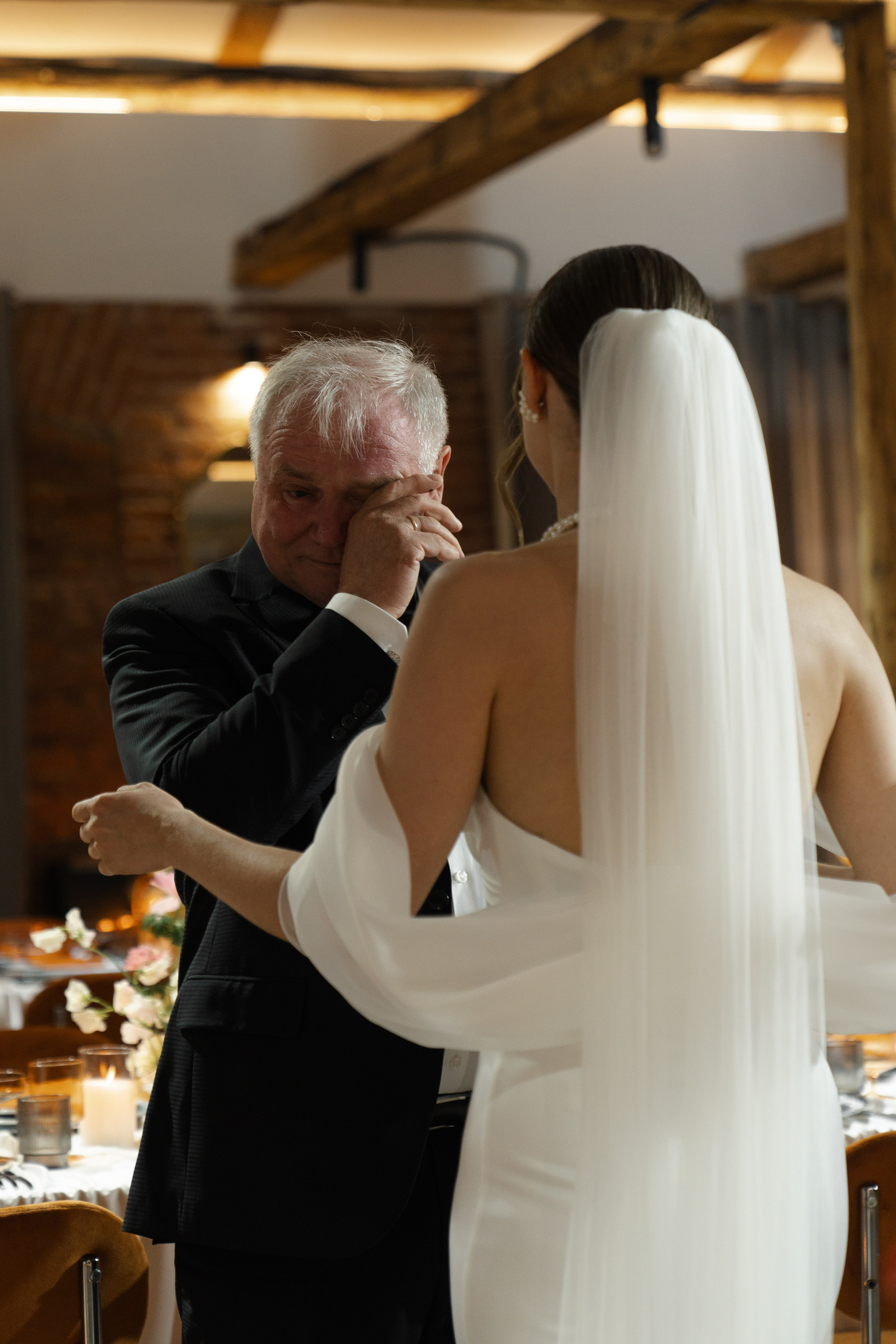 «комфорлабельно и эстетично». Свадебный фотограф Наташа Брифли