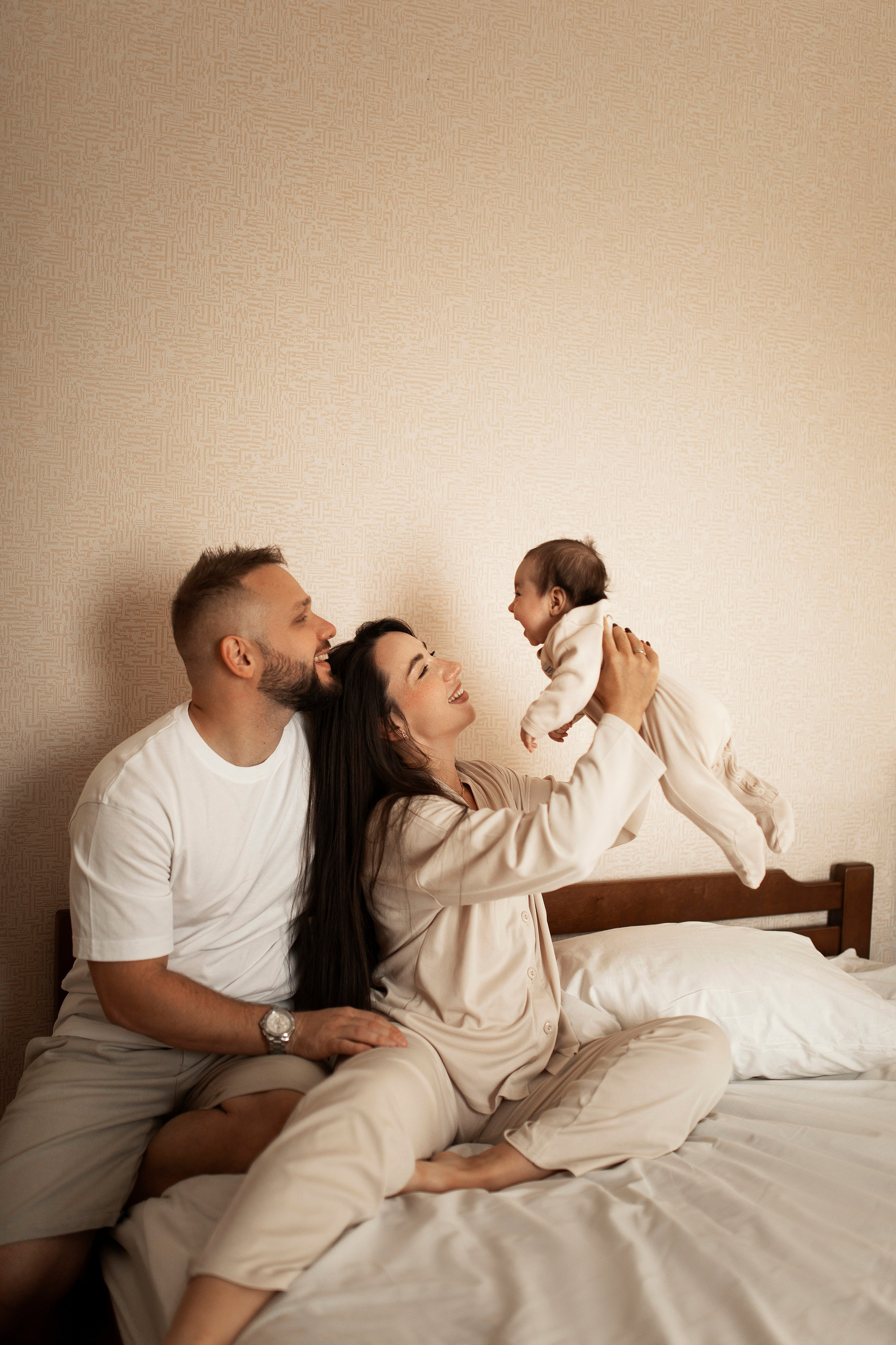 | ПЕРВЫЕ МГНОВЕНИЯ |