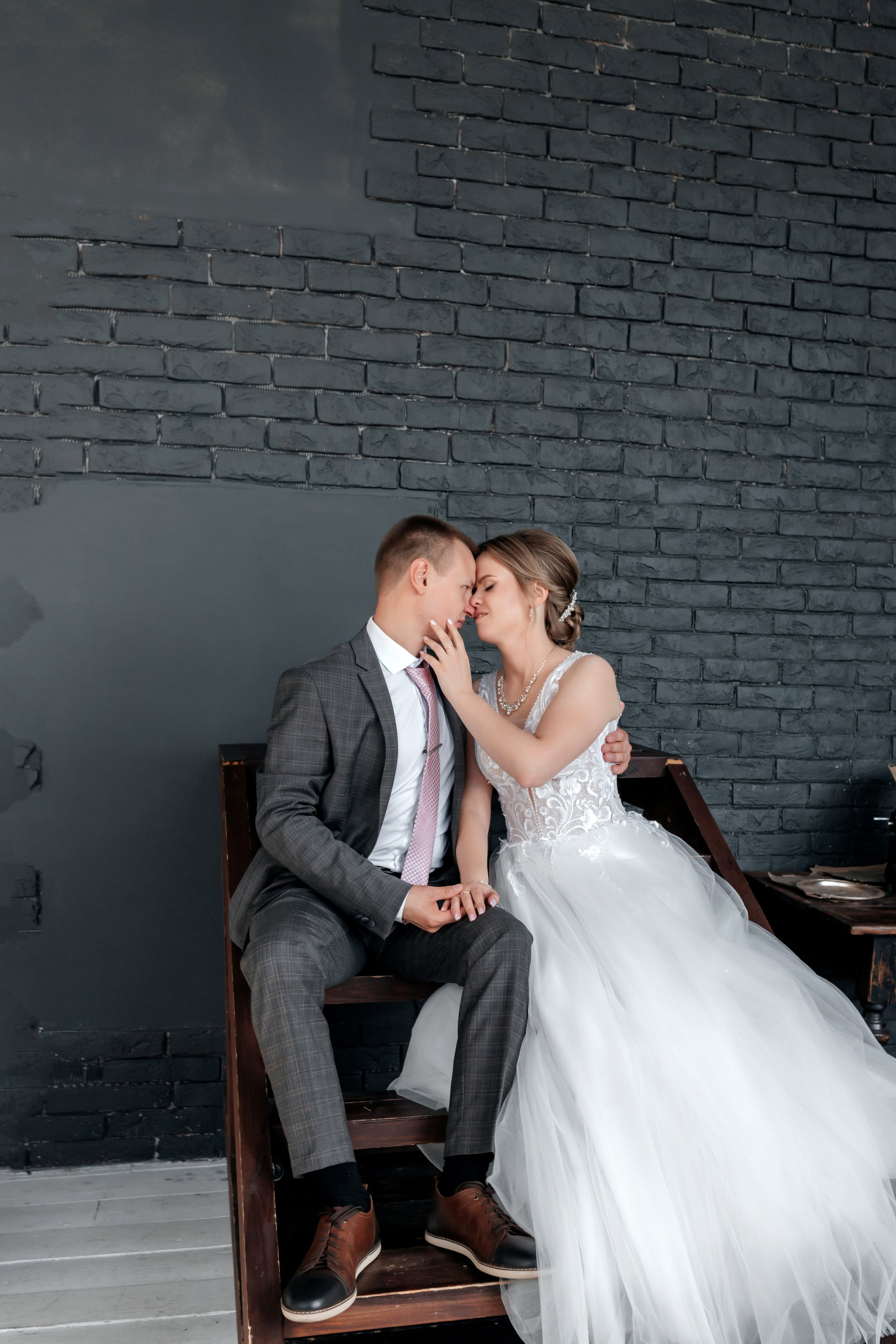 Свадебная прогулка двоих на Стрелке и в автозаводском Парке. И в фотостудии СОЛЬ в Автозаводском районе. Свадебный фотограф и фотограф Love-Store в Нижнем Новгороде Анастасия