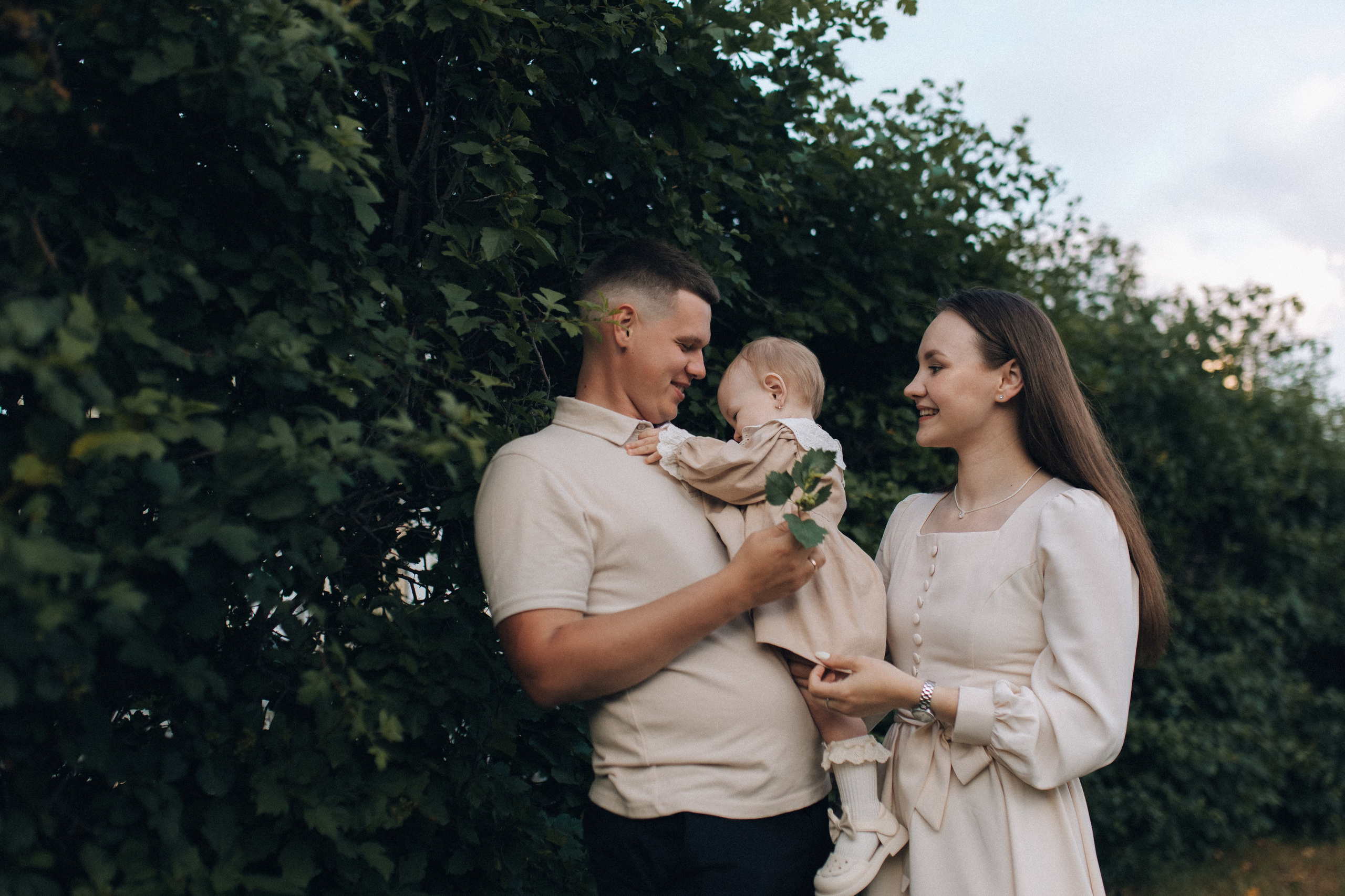 Семейная фотосессия летом в городе. Семейный фотограф Екатеринбург Черепанова Олеся