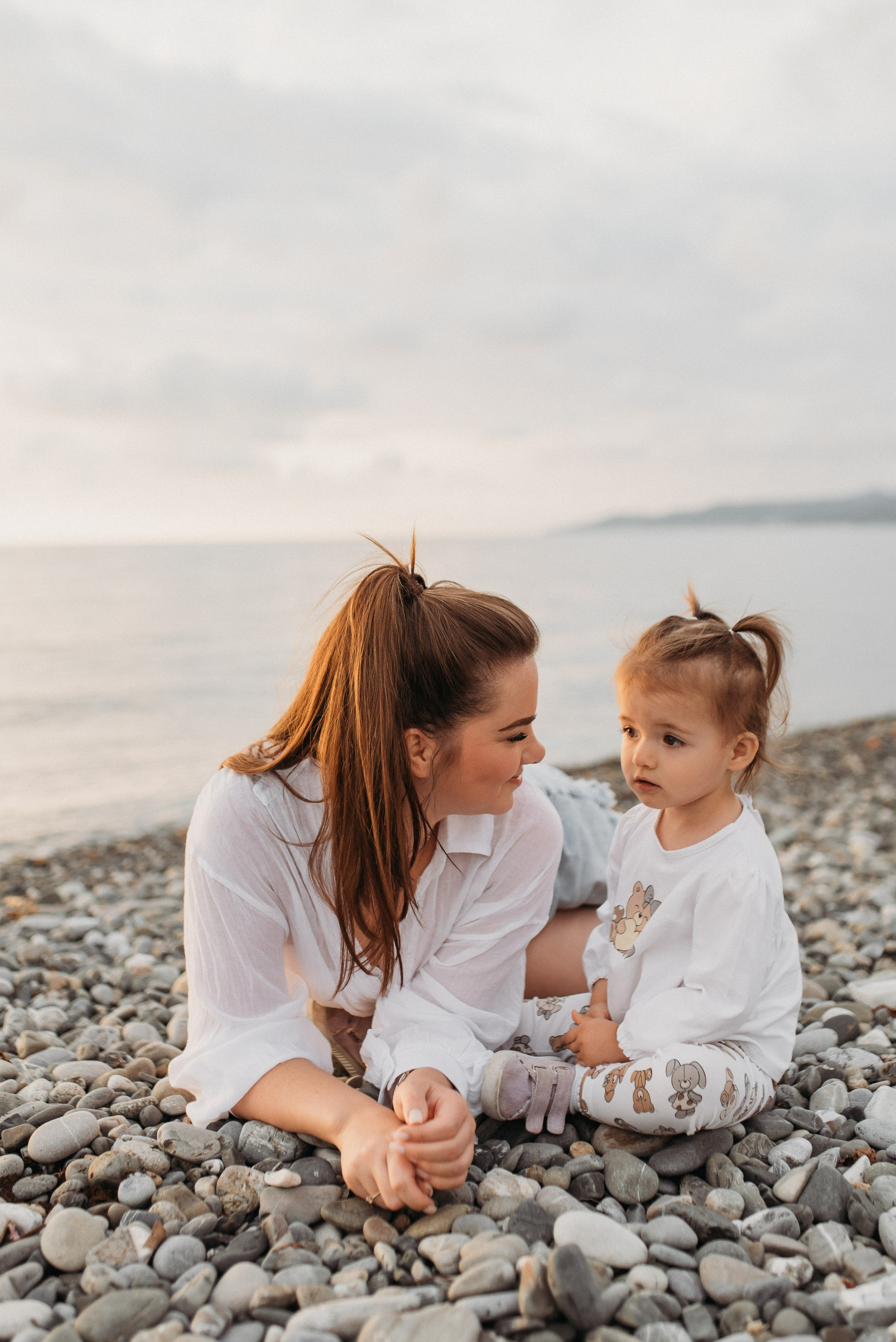 Семейная фотосессия на море на пляже в Сочи и Сириусе. Фотограф в Сочи — Маргарита Поганова