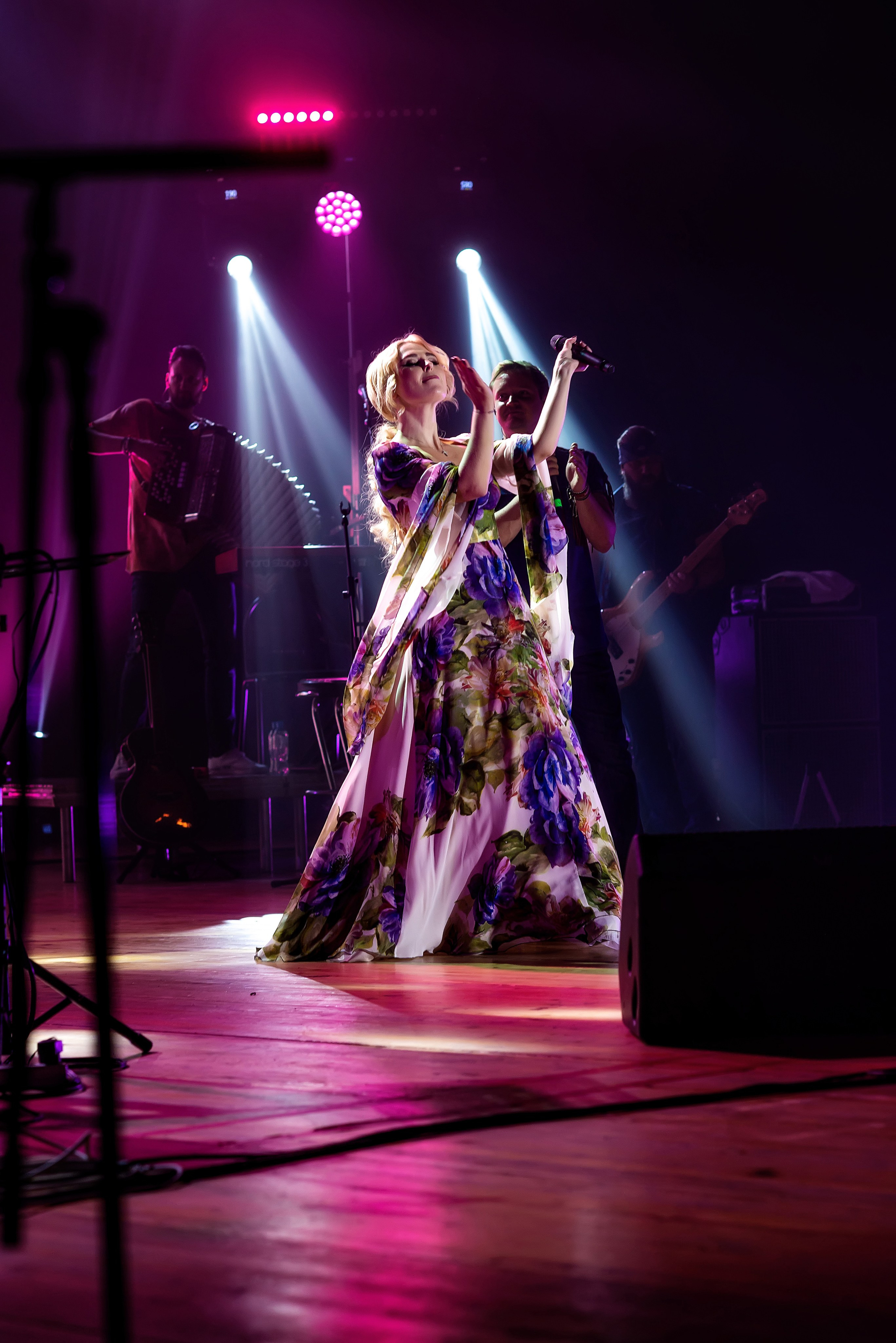 Концерт Пелагеи. Школьный, фэшн фотограф в Тюмени и в России Ирина Королева