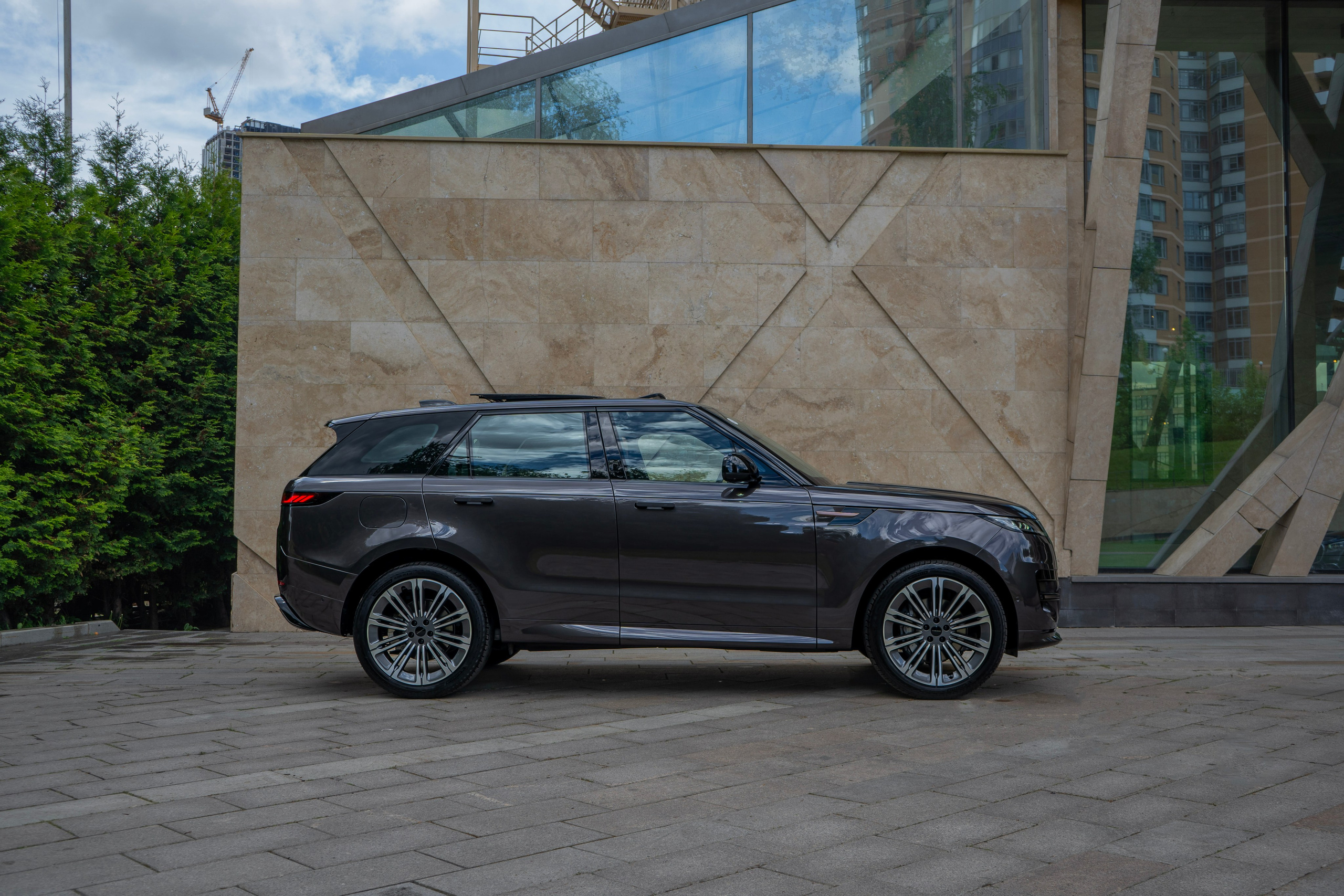 Range Rover Sport 2026. Автомобильный фотограф Ногинск Денис Городок