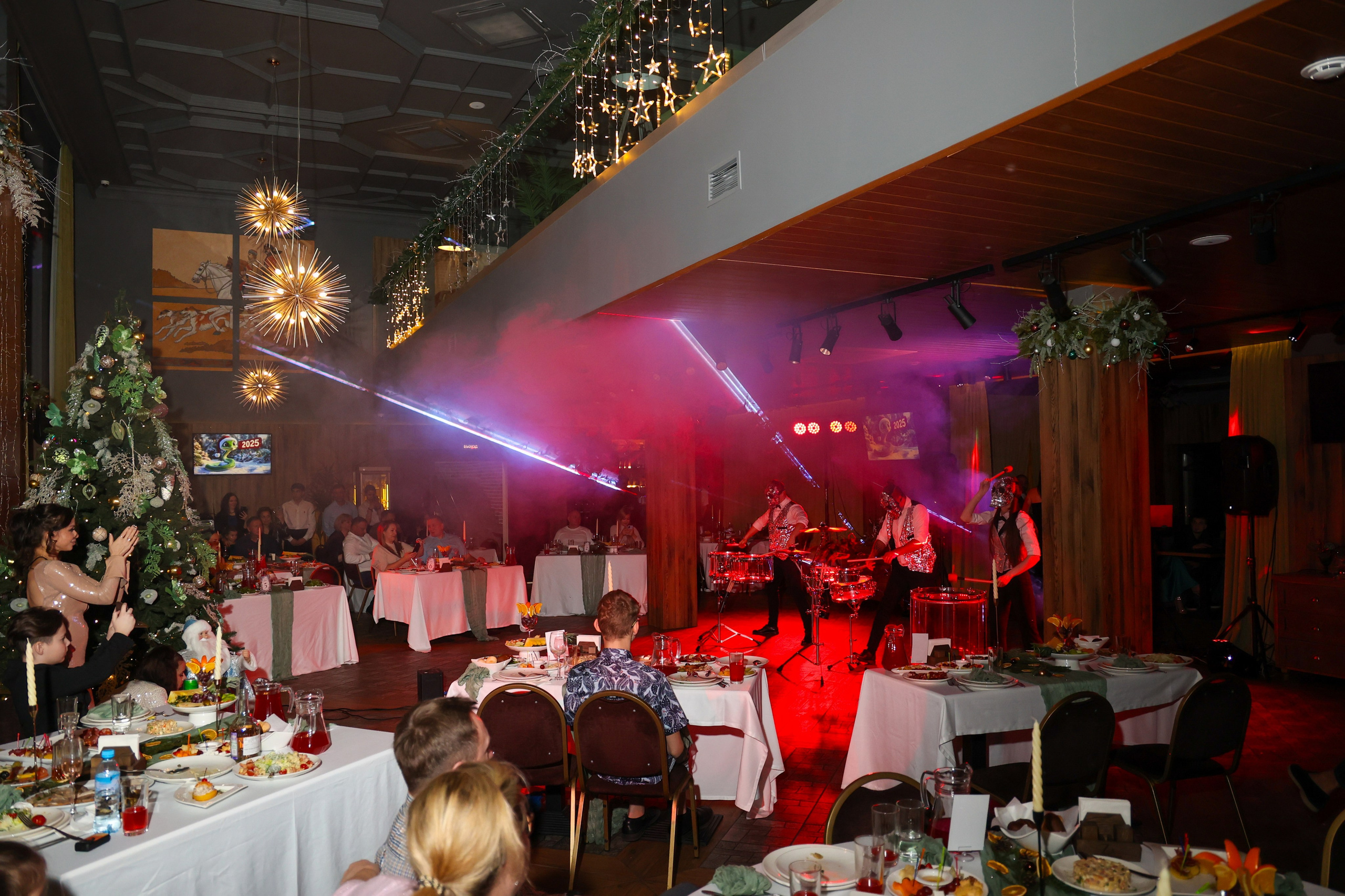 Новогодние праздники 2024-2025 «За поводом». Сведебный и Event фотограф в Москве Бажина Ирина