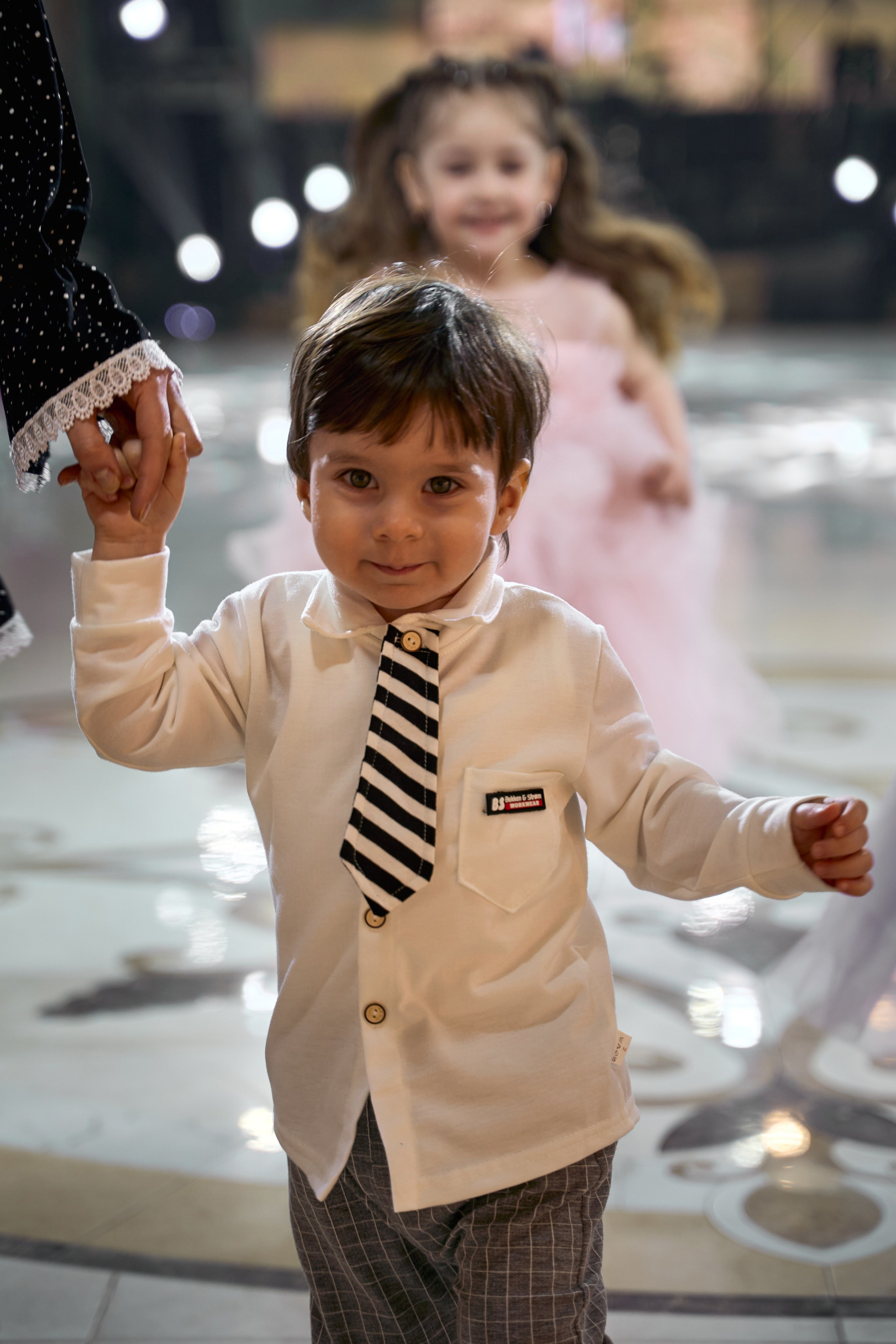 Красивое и чувственное сватовство Рафаэля & Алины в GOLDEN PALACE от ТВИНС СТУДИО. ТВИНС СТУДИО — лучшие свадебные фотографы и видеографы в Краснодаре