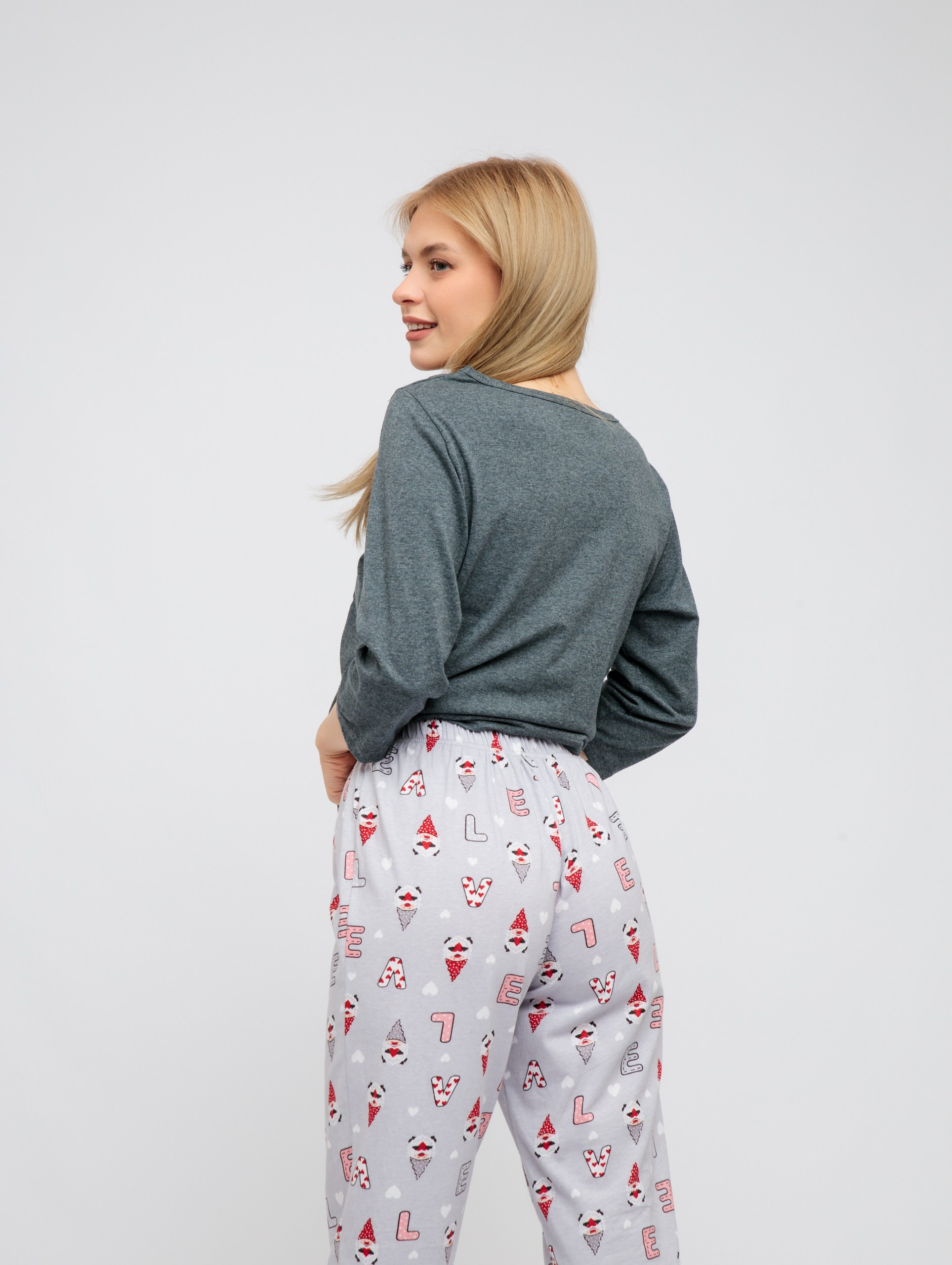 Съемка взрослой одежды на модели сайтов, маркетплейсов, WB, Ozon, Яндекс Маркет и др. Студия коммерческой съемки ХВОЯ