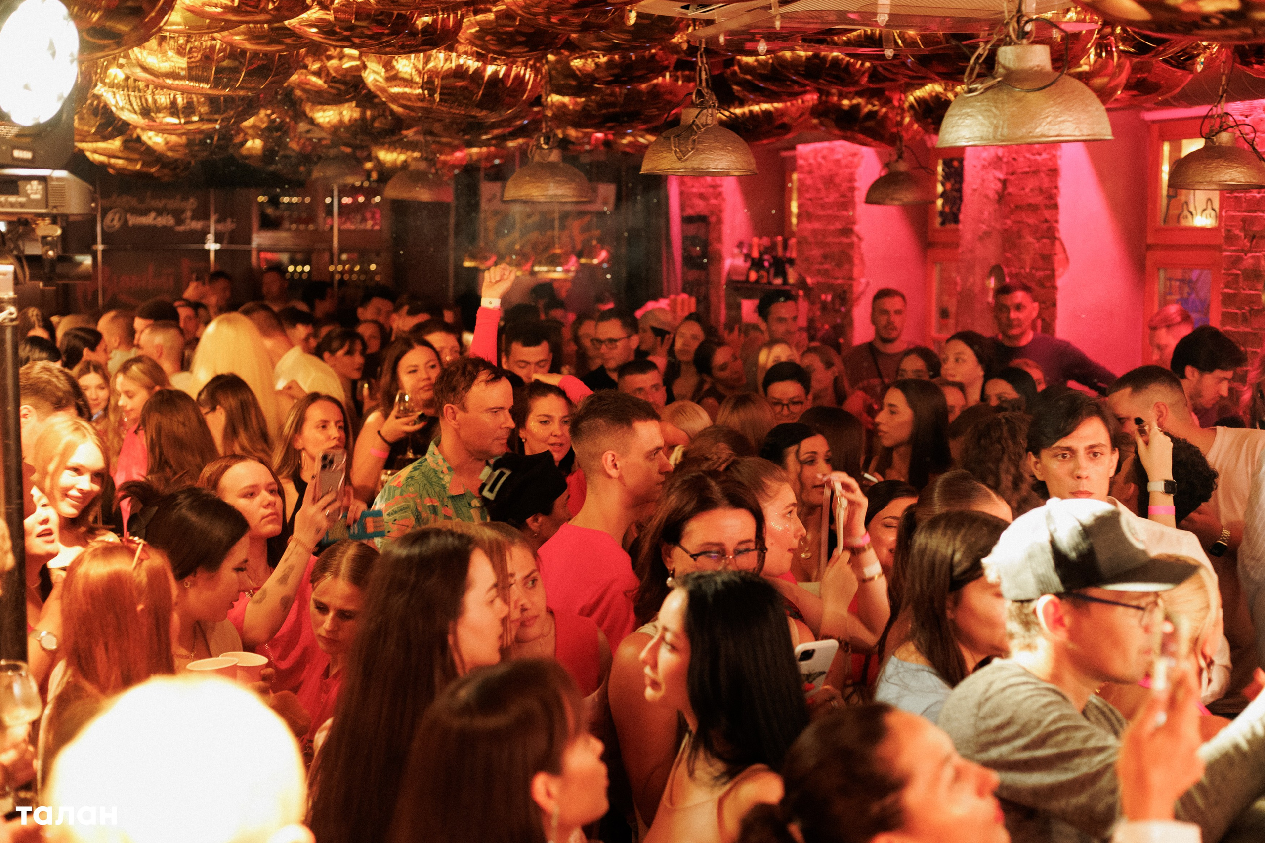 ВИНОТЕКА [бар+магаз] — BIRTHDAY PARTY. СВОИ. ФОТООТЧЕТЫ-СОБЫТИЯ-МЕСТА