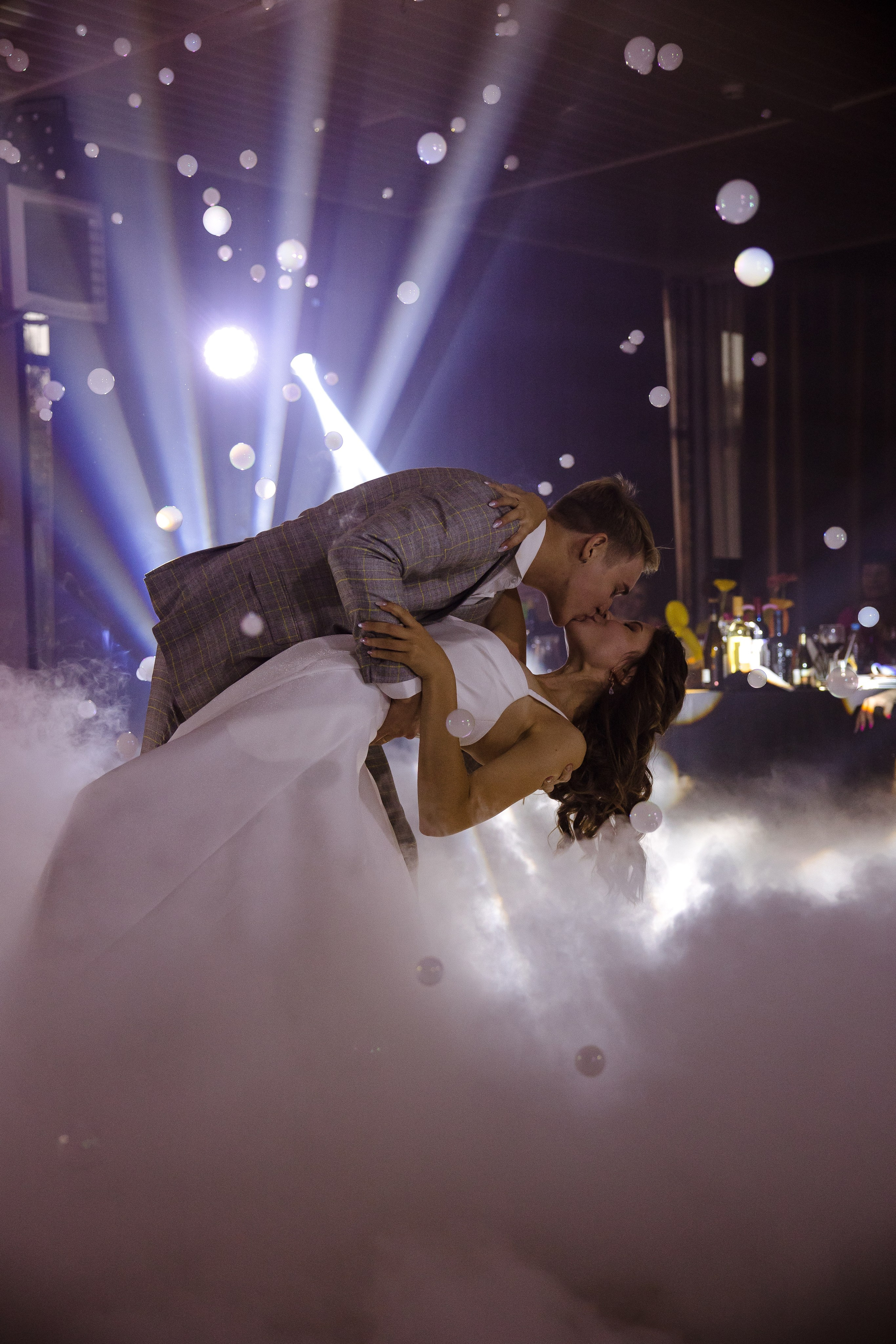 Яркая неоновая свадебная фотосессия в «Нет на карте». Свадебный и семейный фотограф в Самаре и Тольятти | Елена Топанцева