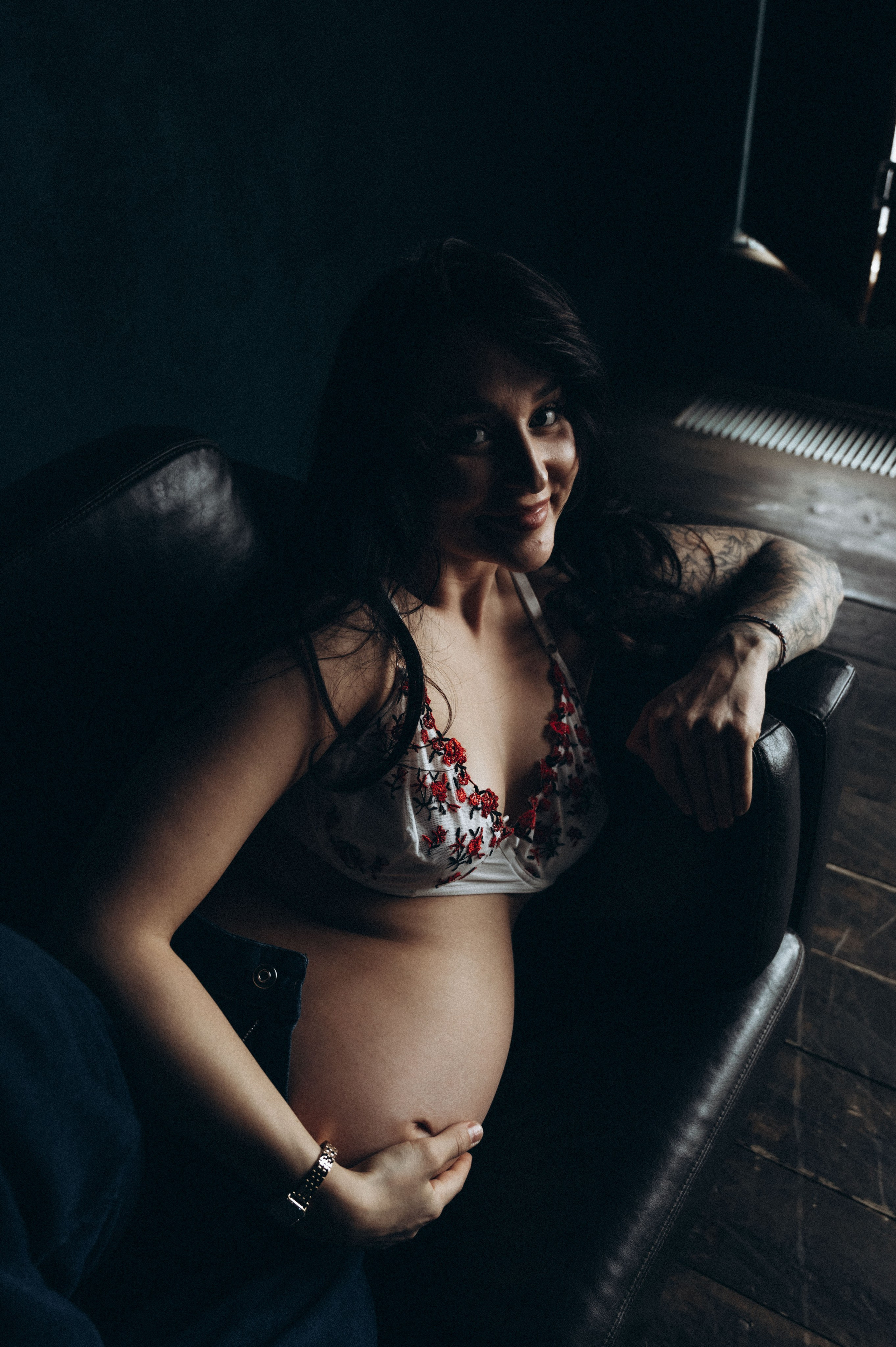 Профессиональный семейный и беременный фотограф в Санкт-Петербурге — Маргарита Иванова. Индивидуальные фотосессии под ключ: от образа до гот. Профессиональный фотограф беременности в СПБ. Стильные фотосессии беременности в стиле минимализм и классическая фотография