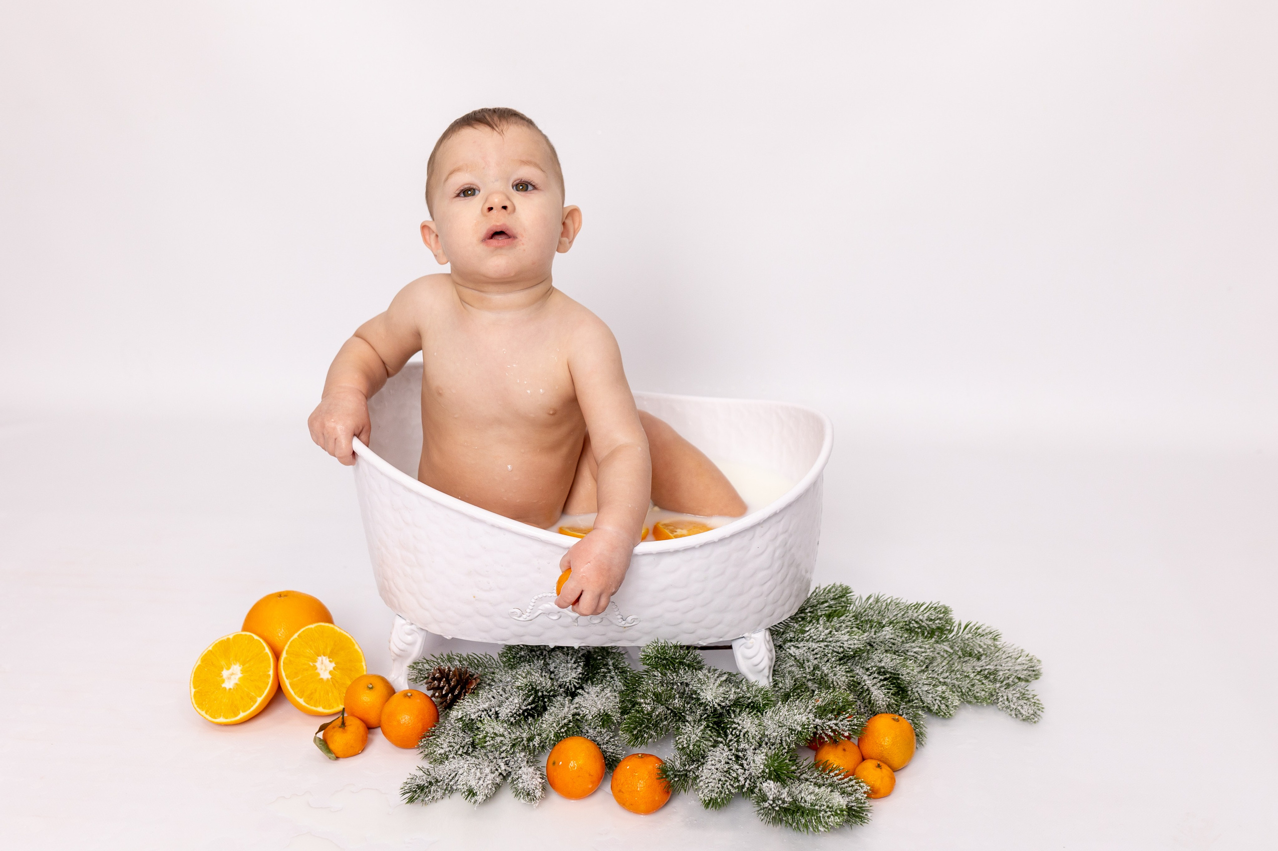 Молочные ванночки. Фотограф новорожденных. Детский и семейный фотограф Марьяна Юдина