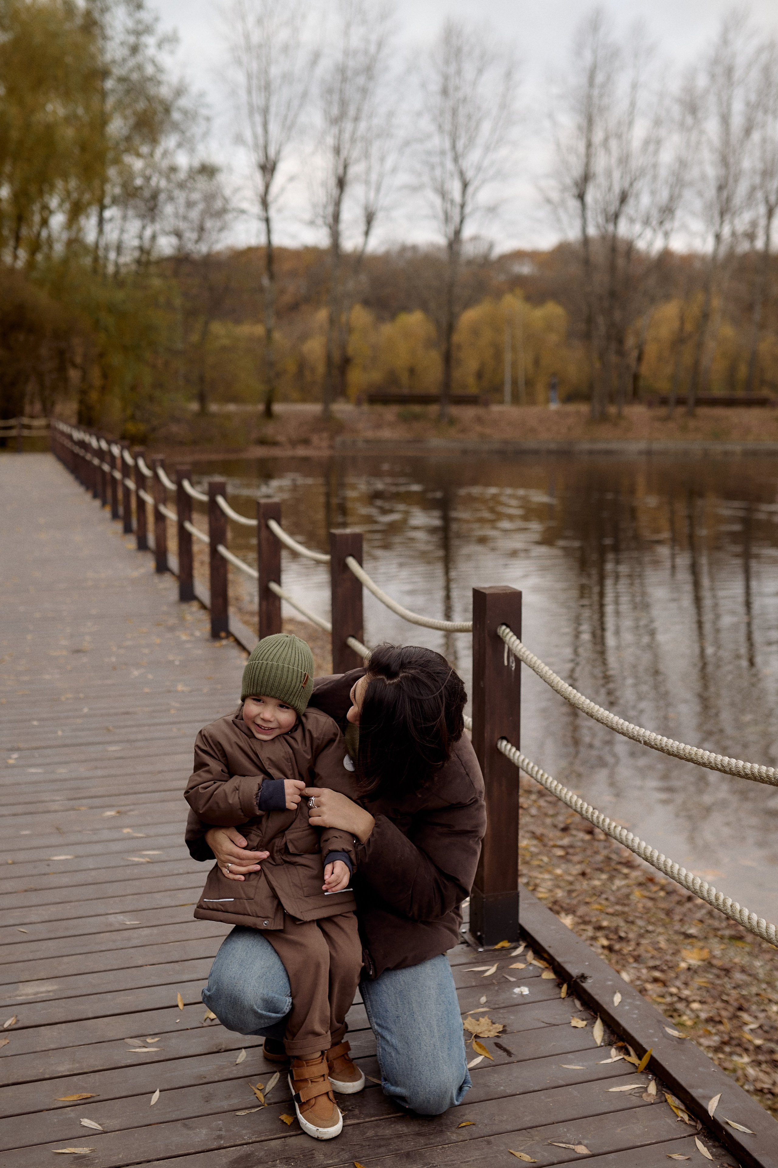 Вова, Юля и Максим в осеннем парке. Семейный и свадебный lifestyle-фотограф в Москве Мария Петрова