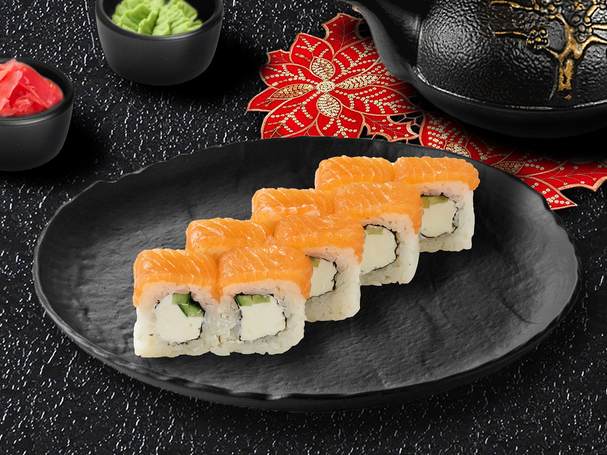 Фотосъёмка роллов на черном фоне