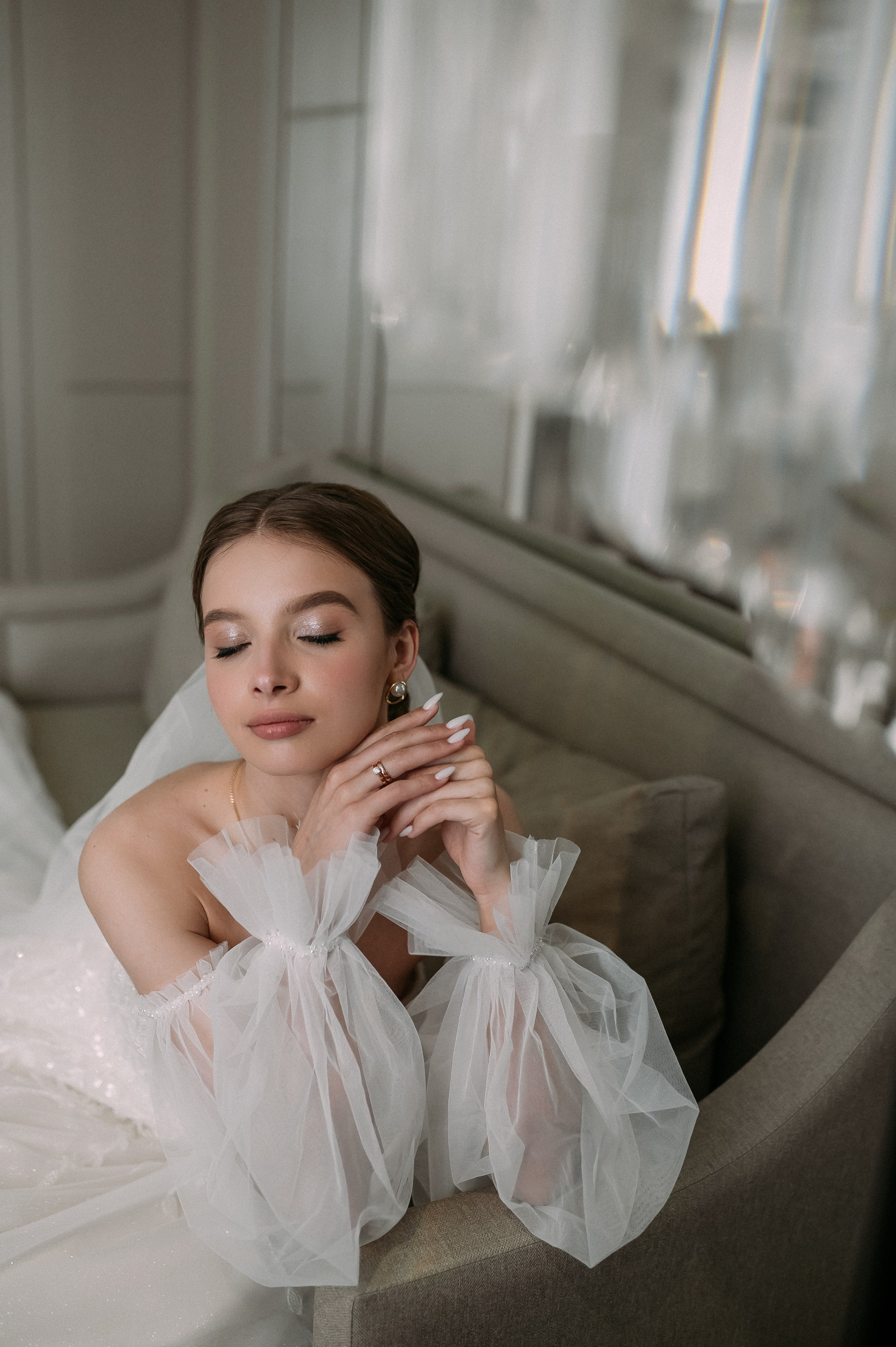 Свадебное утро и прогулка красивой яркой пары. Свадебный и семейный фотограф в Симферополе Дарья Маркова