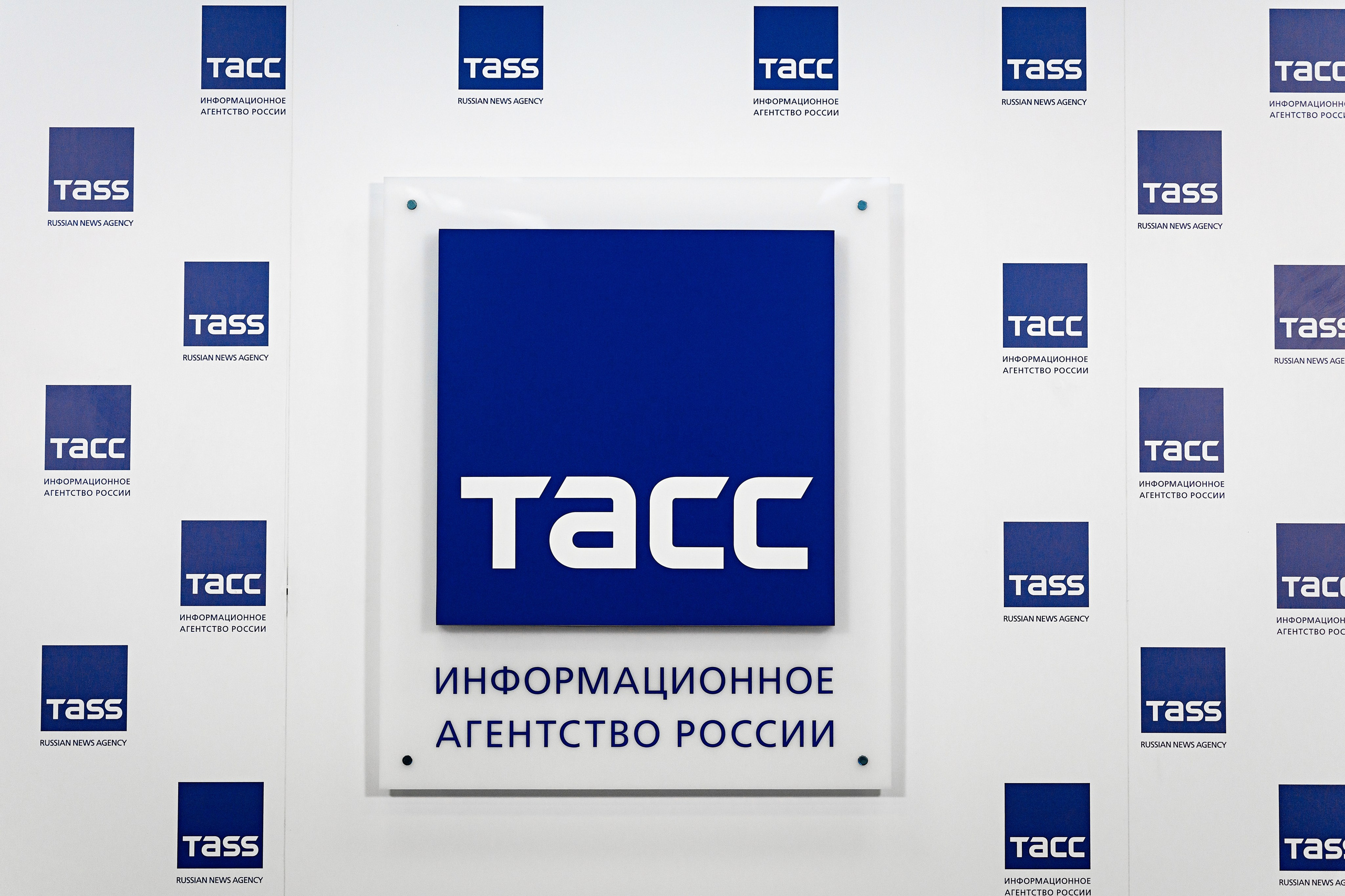 Динамичная фотография, запечатлевшая ключевой момент делового мероприятия. ТАСС. Надежда Бабкина. Пресс-конференция