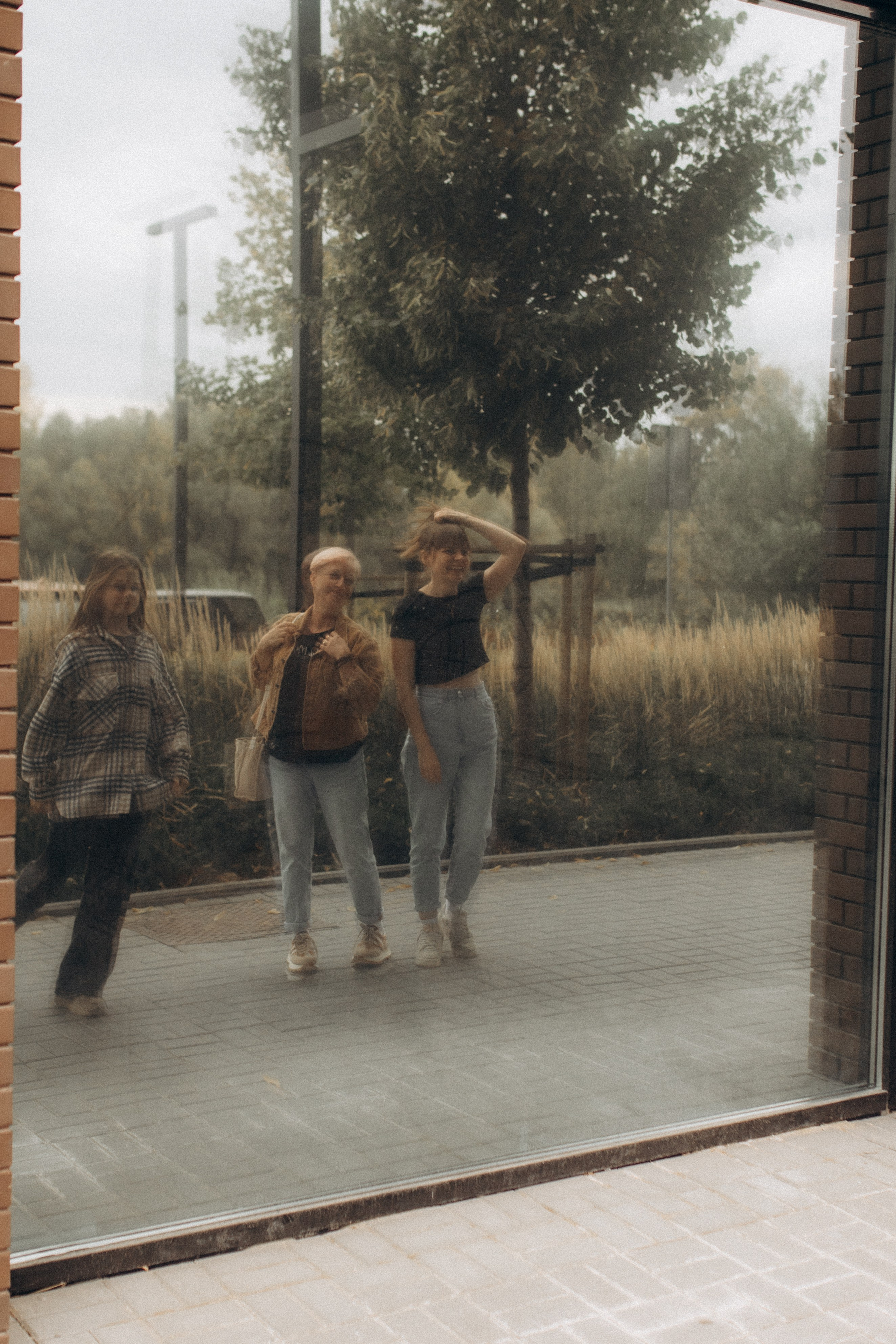 Прогулка по городу, осень. Семейный фотограф lifestyle в Новосибирске Елена Шпилевая