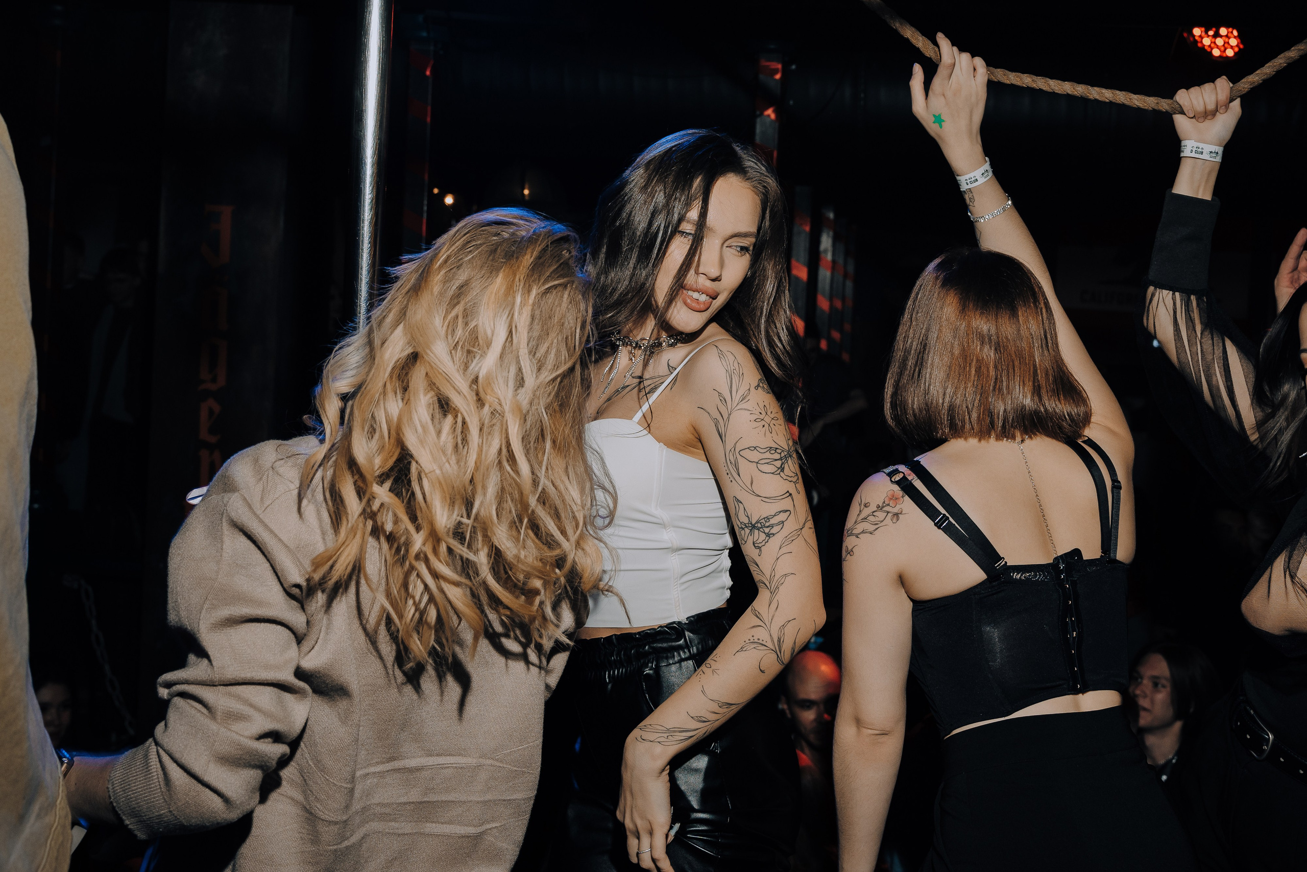 20 ЛЕТ МЕГАПОЛИС ЧЕЛЯБИНСК ХЕДЛАЙНЕР ЕЛКА. Репортажный фотограф Зуев Роман г. Челябинск