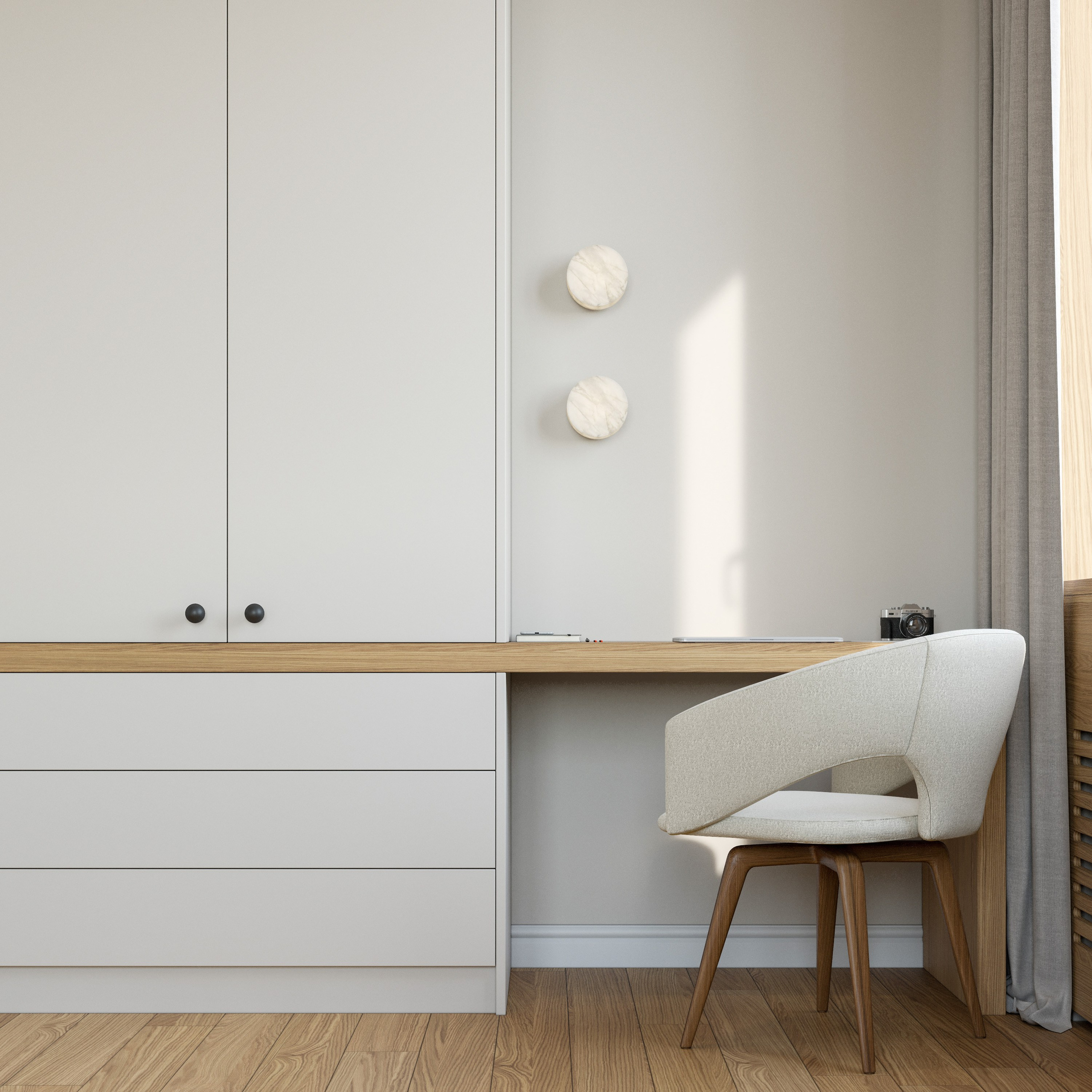 Рабочий уголок у окна с минималистичным столом и стулом