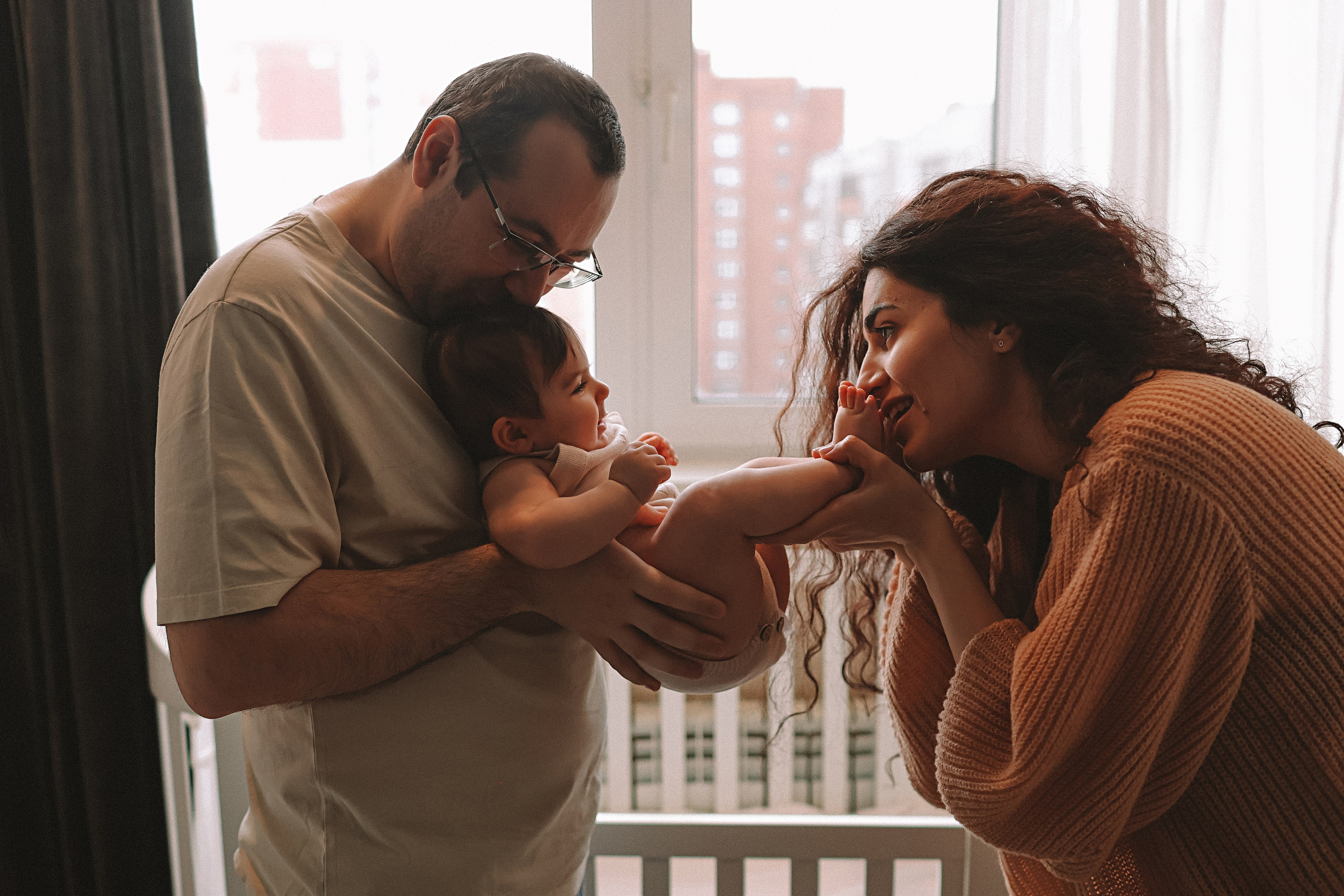 С малышкой. Семейный фотограф Тюмень, фотограф на роды Салмина Мария