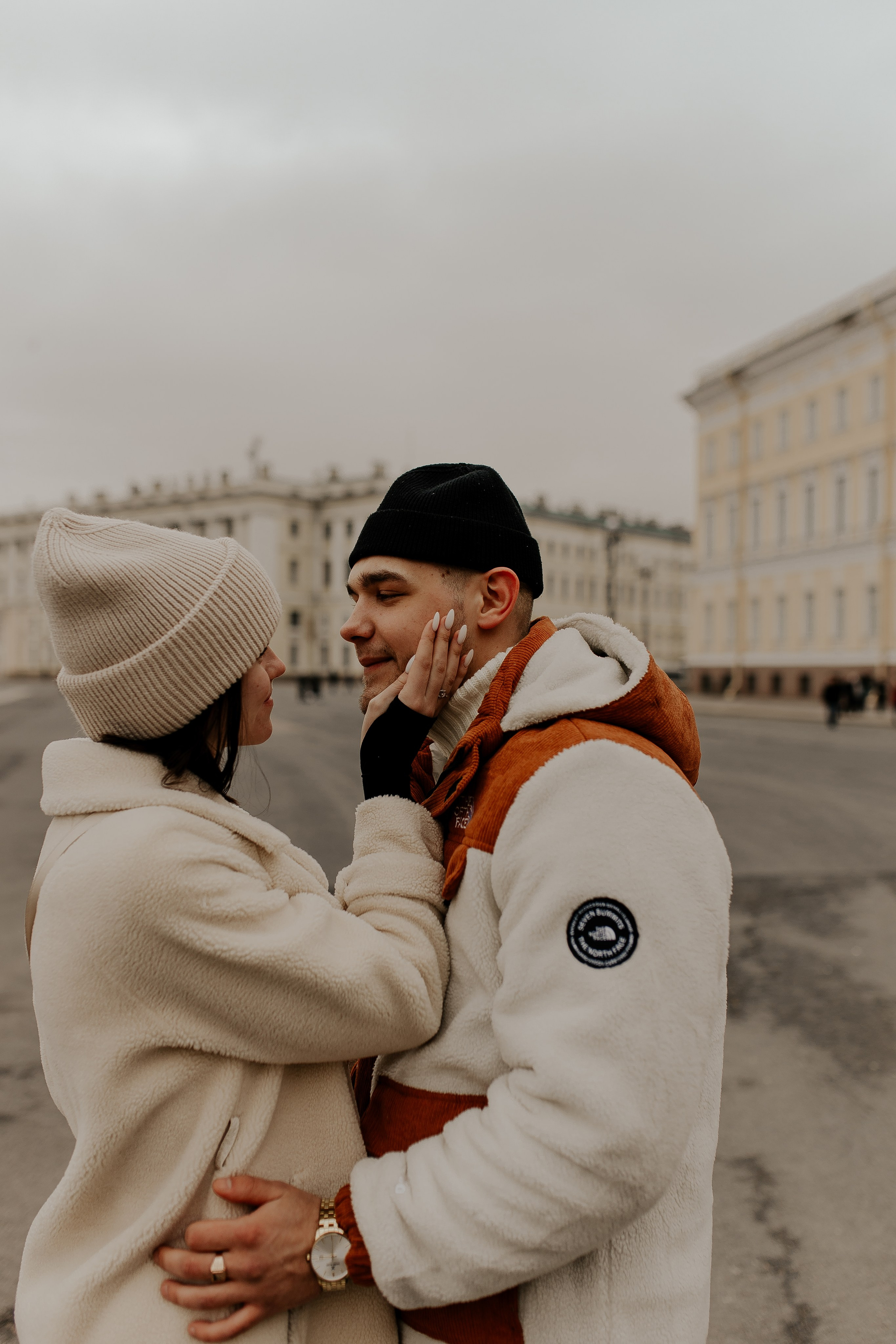 Lovestory на дворцовой площади. Фотограф в Санкт-Петербурге Лиза Семченкова