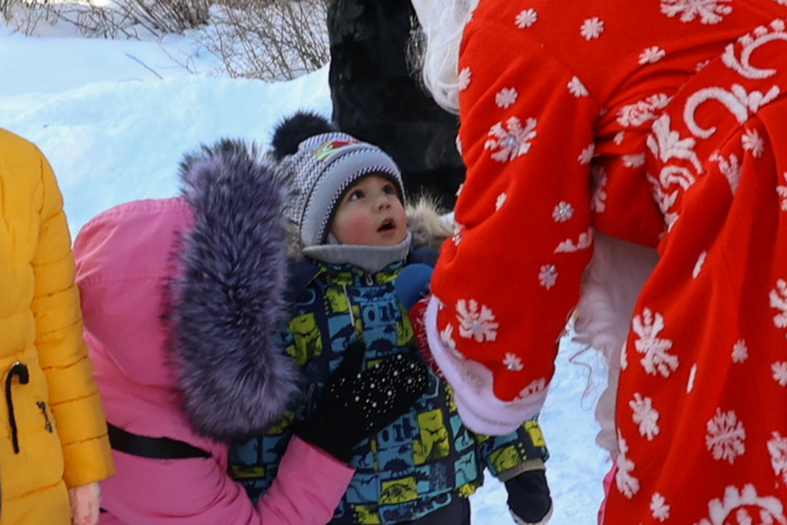 Новогодний праздник на улице