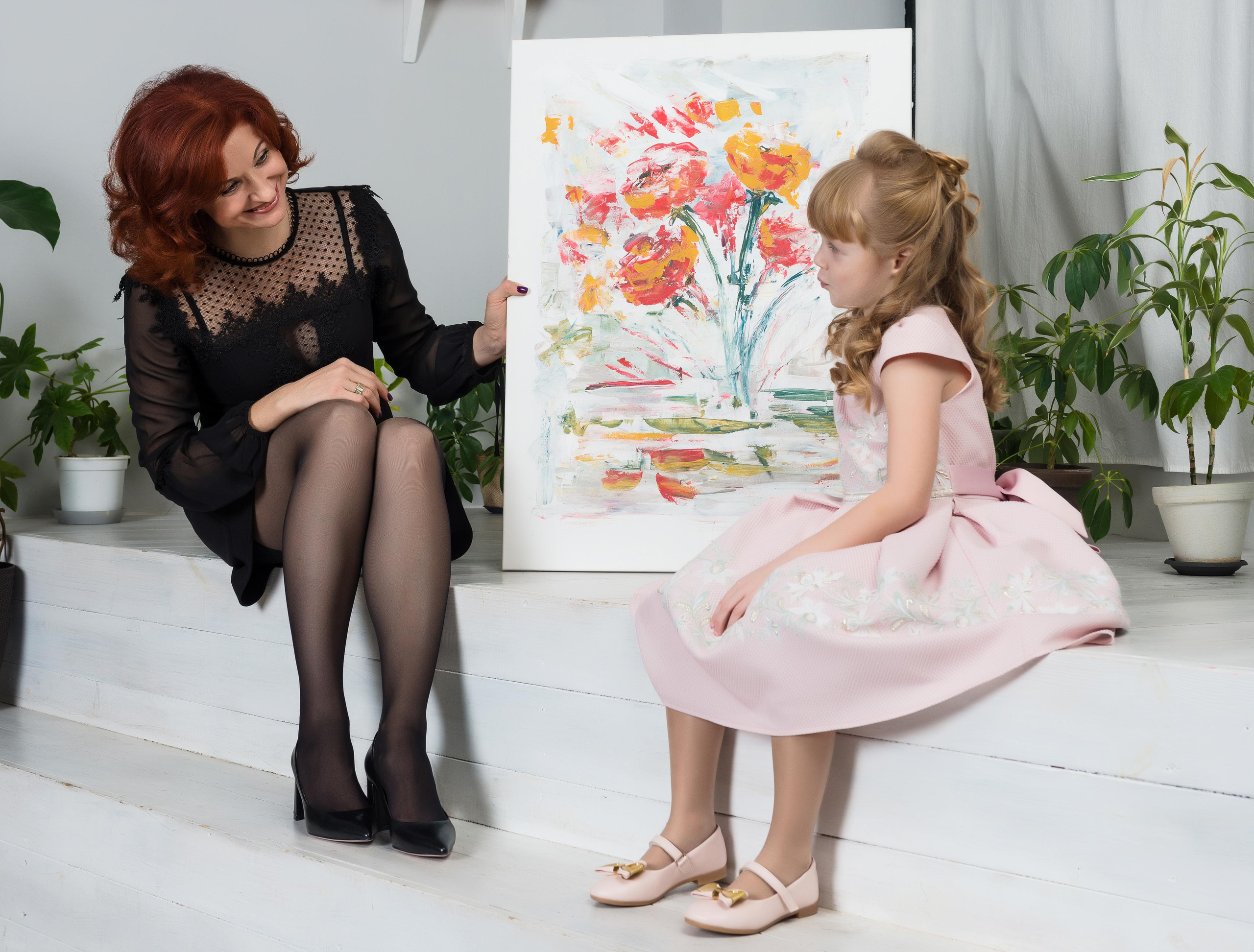 Студийный, праздничный портрет двух семей. Фотограф Платон Македонский