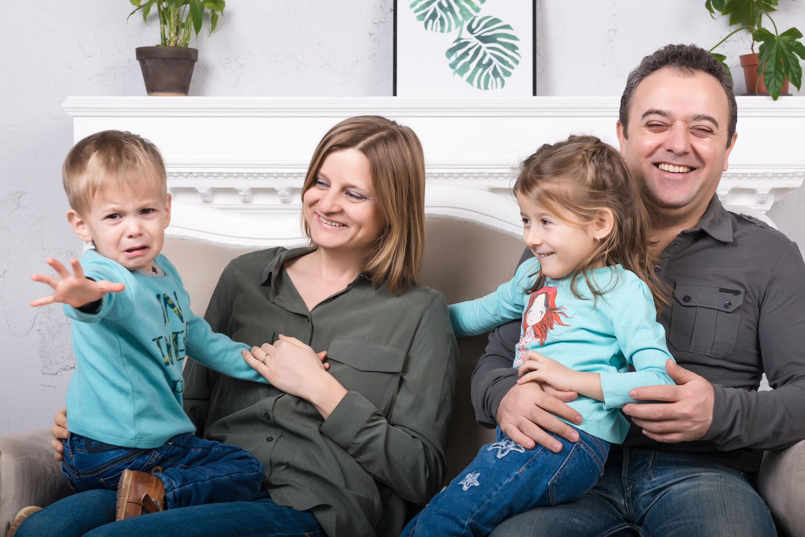 Студийный портрет семьи Köroğlu в Divastudio. Фотограф Платон Македонский