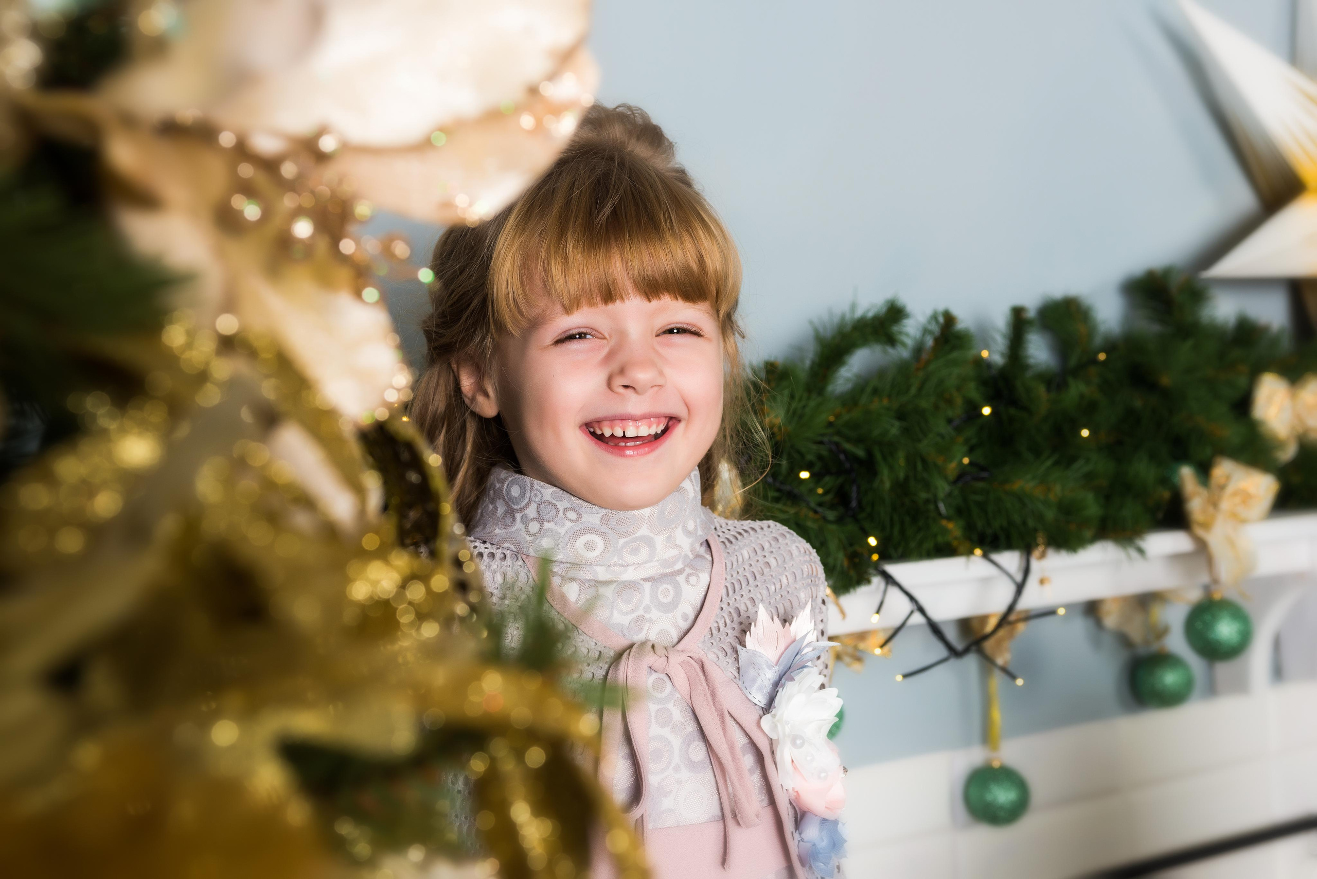 Студийный, праздничный портрет двух семей. Фотограф Платон Македонский