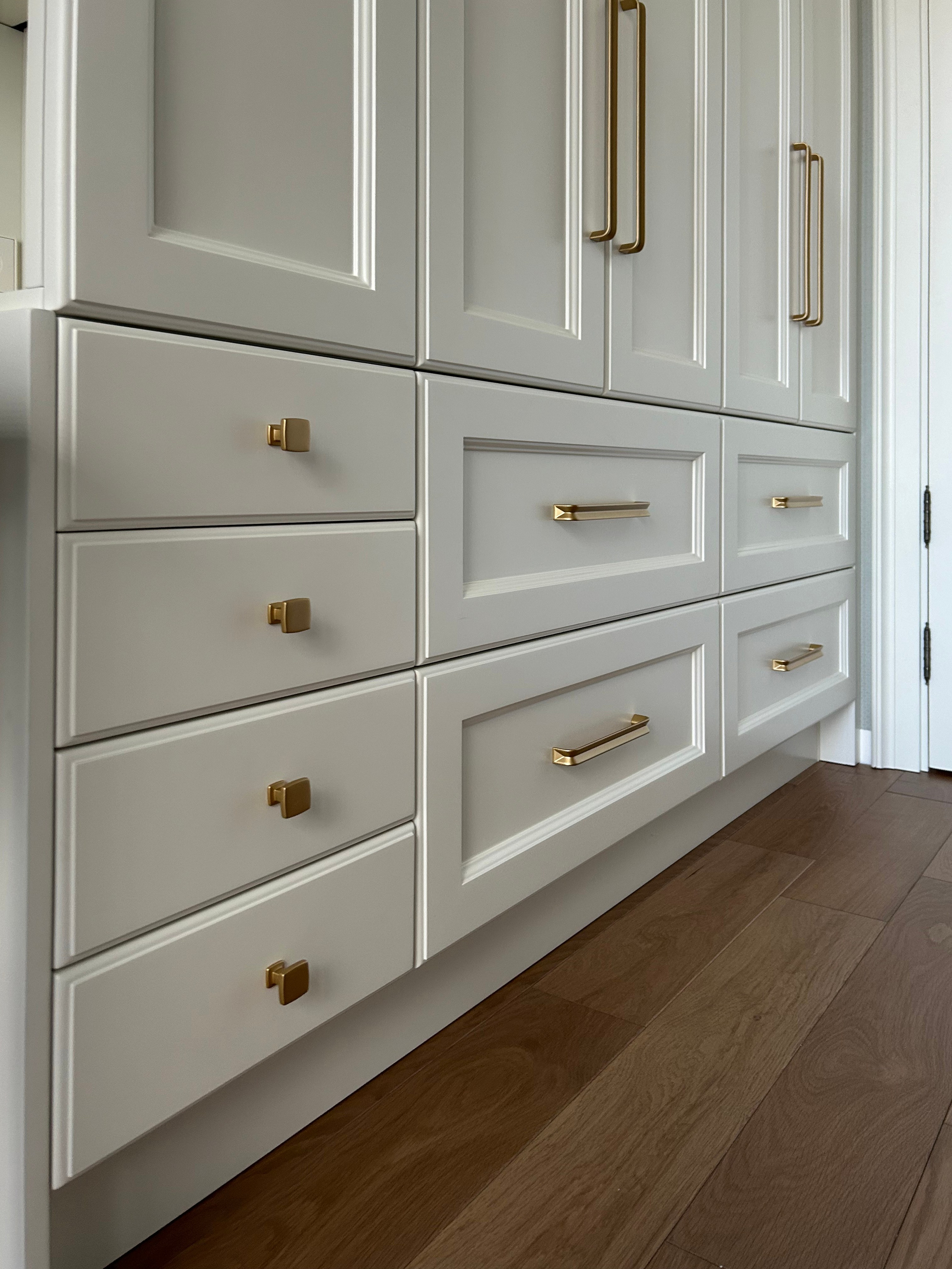 Дизайн интерьера 4-комнатной квартиры в стиле неоклассика в Москве ЖК Прайм парк. Ольга Саакян Ι Дизайн интерьера в Москве: планировка, подбор отделочных материалов, чертежи для строителей и надзор за ремонтом квартиры