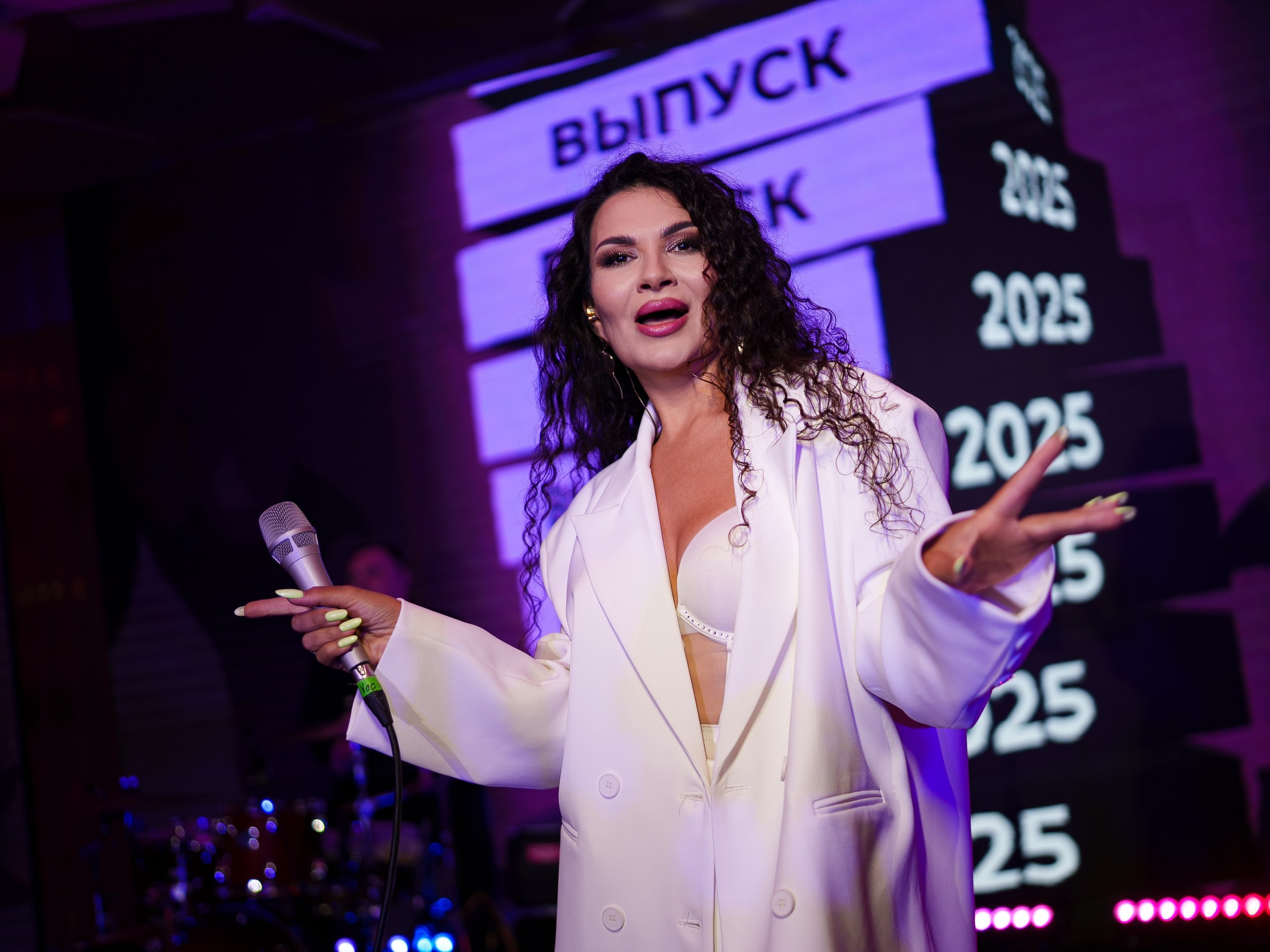 Фотограф на выпускной в Уфе — съёмка в Конгресс-холле для гимназии № 39