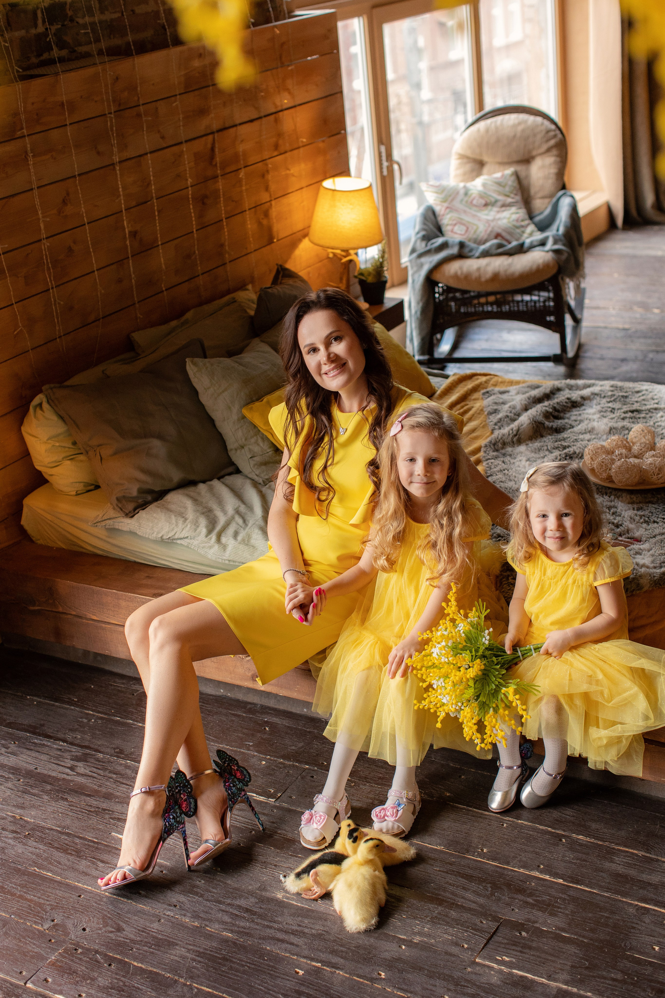 Семейная в интерьерной студии. Фотограф новорожденных, семейный фотограф в Санкт-Петербурге