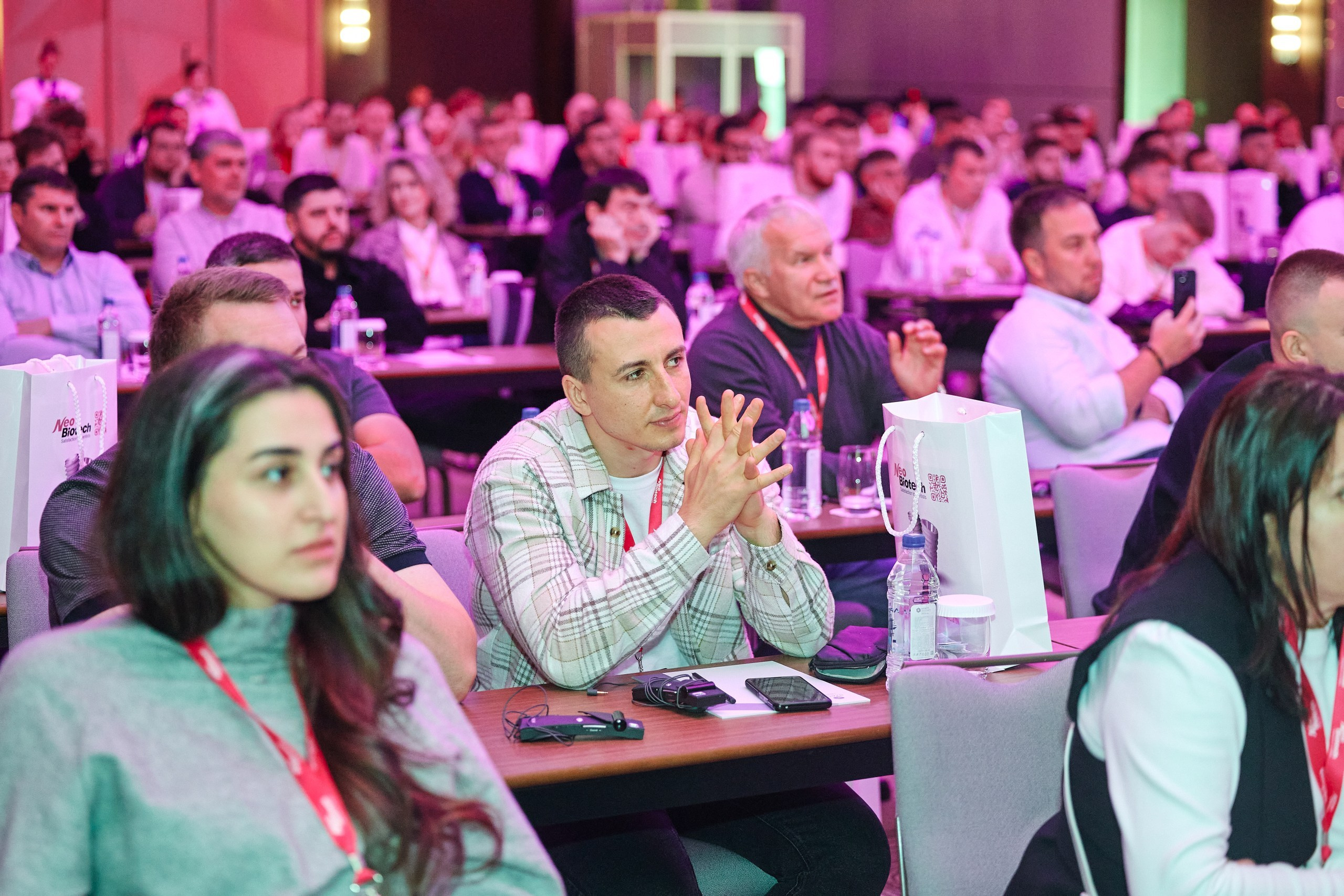 Конгресс имплантологов Neo Biotech 2025. Антон Артюшин, портретный фотограф. Москва