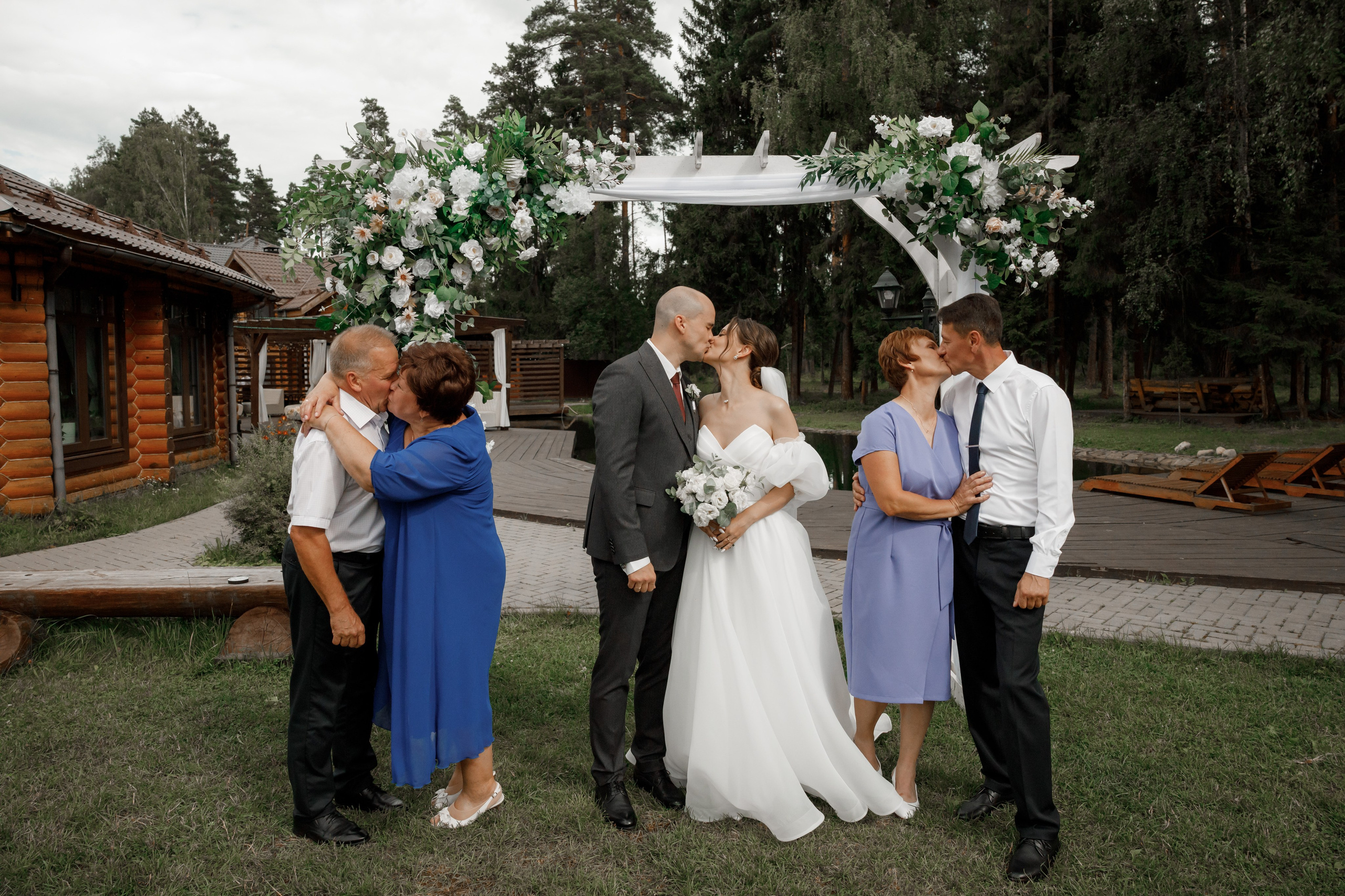 Полина и Дмитрий, загородный клуб «Барин», ЗАГС в г. Пушкино. Свадебный и репортажный фотограф (Москва, Королев и другие)